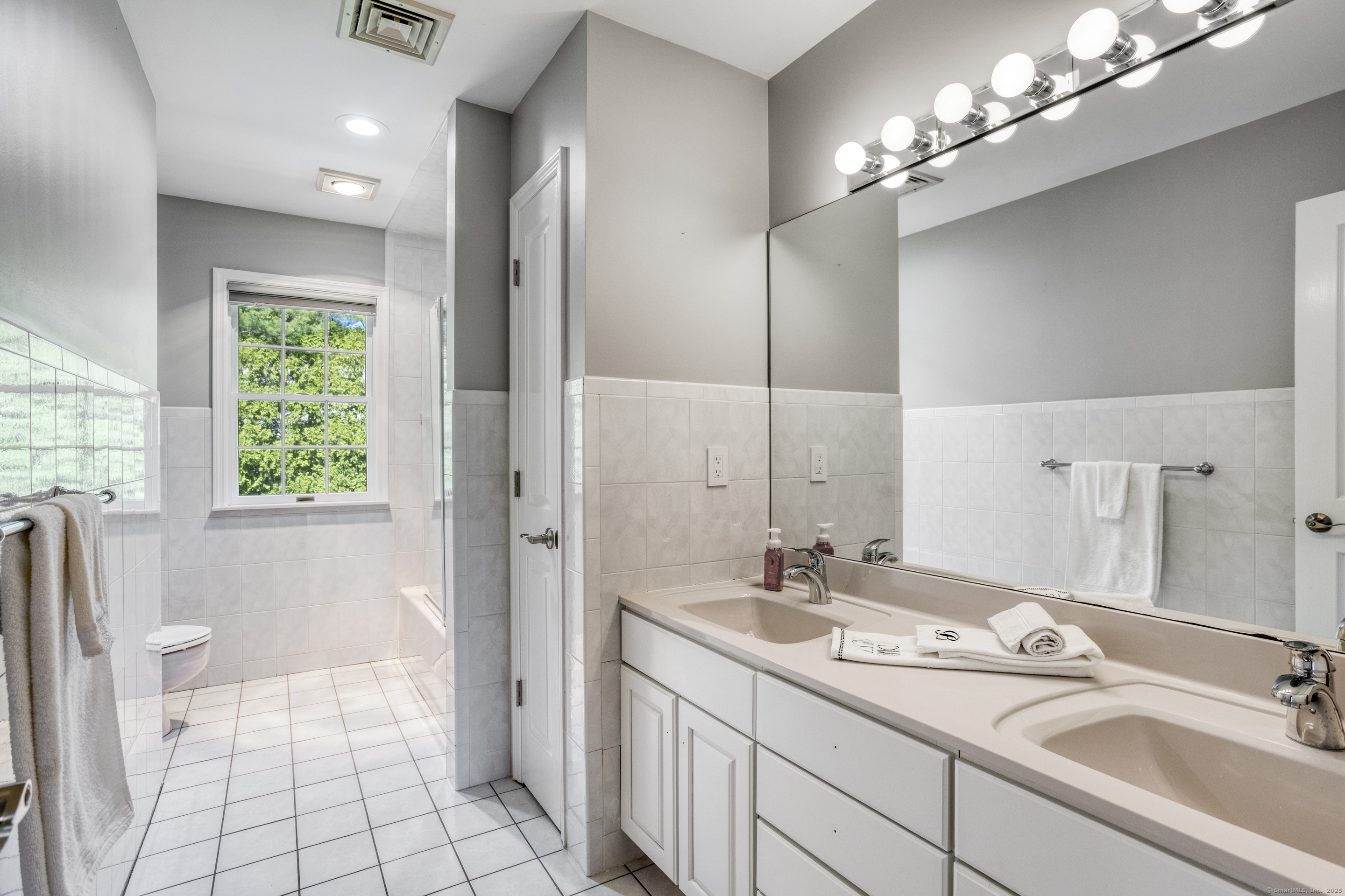21 Centennial, Danbury, Connecticut 06811