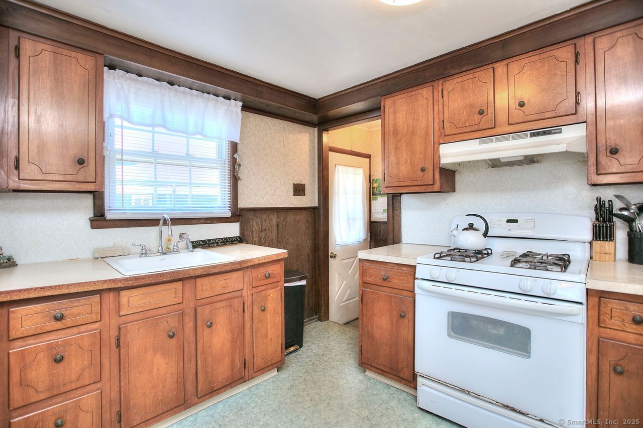 121 Victory, Stratford, Connecticut 06615