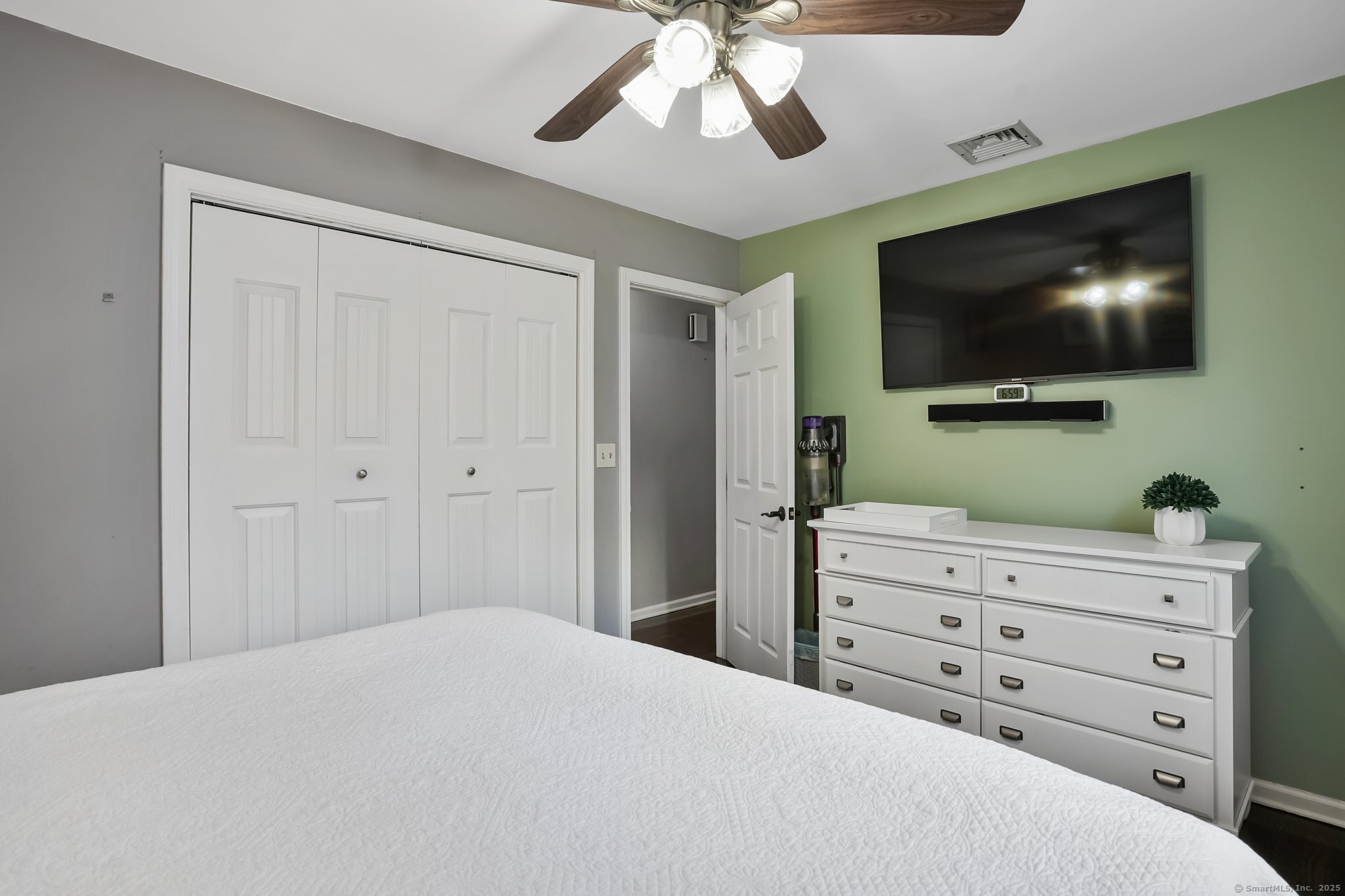 25 Tuxedo, Shelton, Connecticut 06484