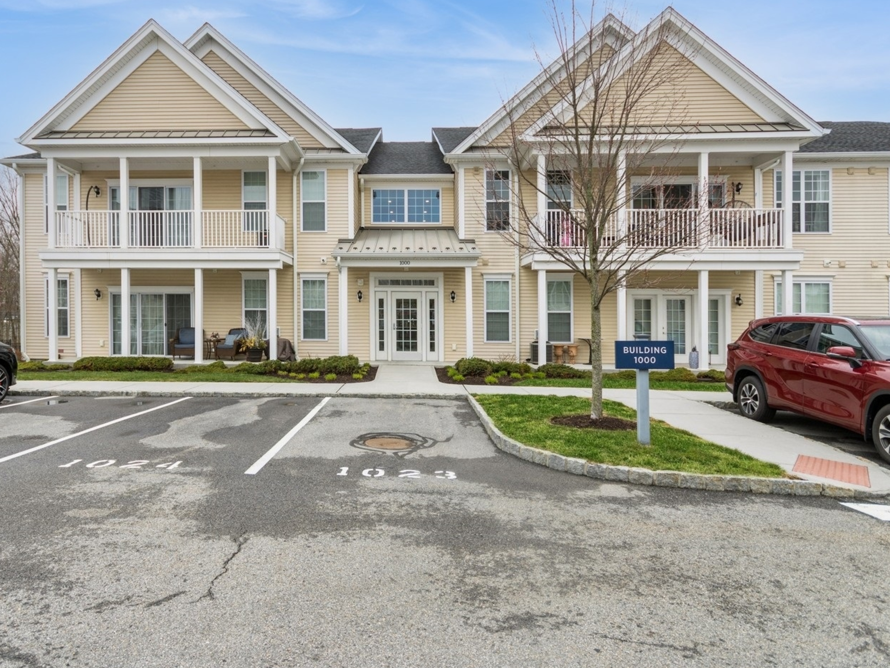 1026 Country View, Danbury, Connecticut 06810