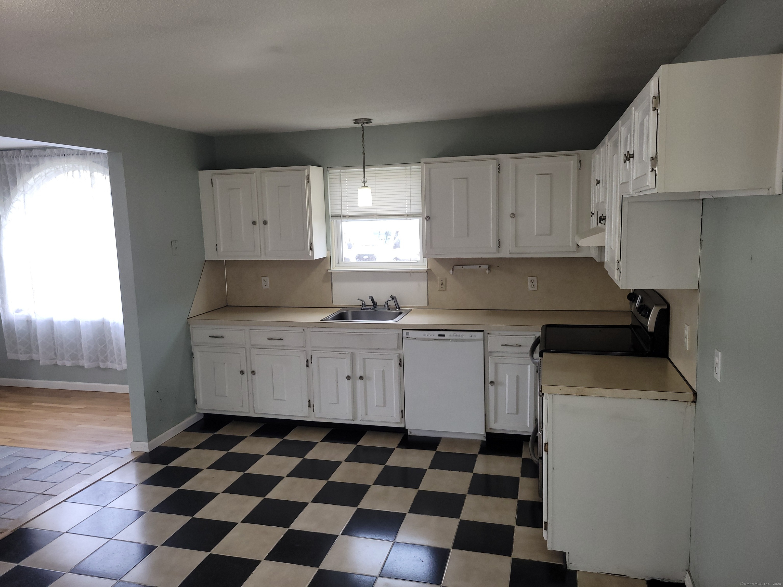 66 Macnamara, Waterbury, Connecticut 06708
