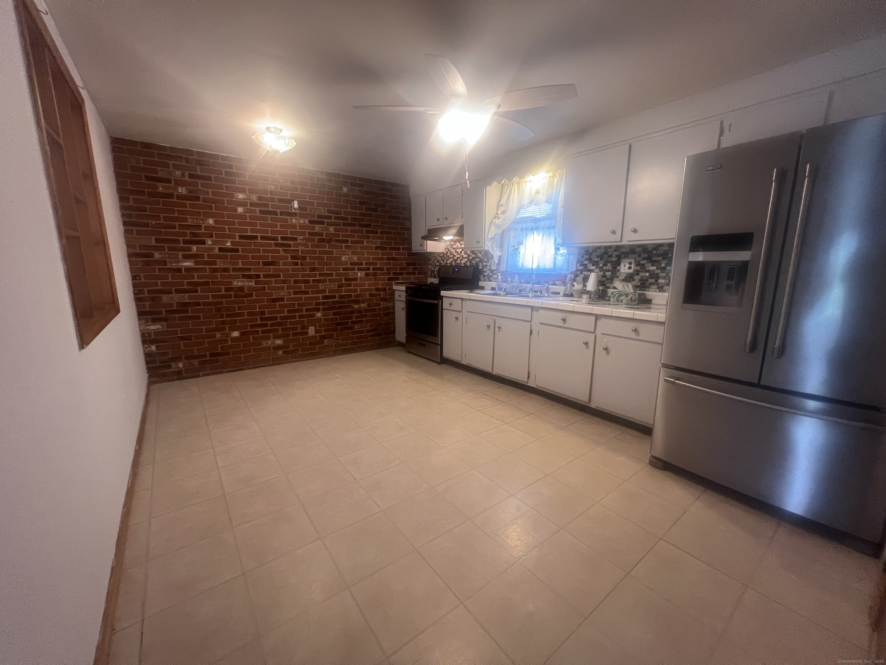 8 Tetlow, West Haven, Connecticut 06516