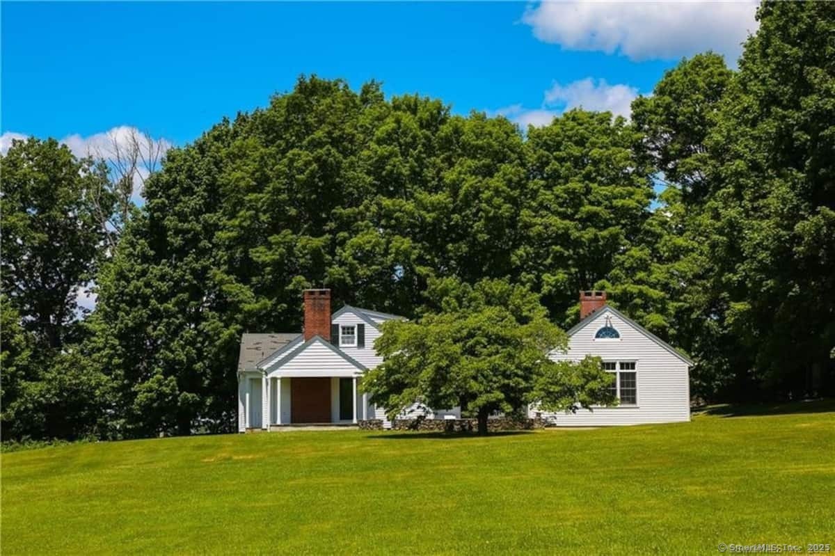 108 East, Washington, Connecticut 06793