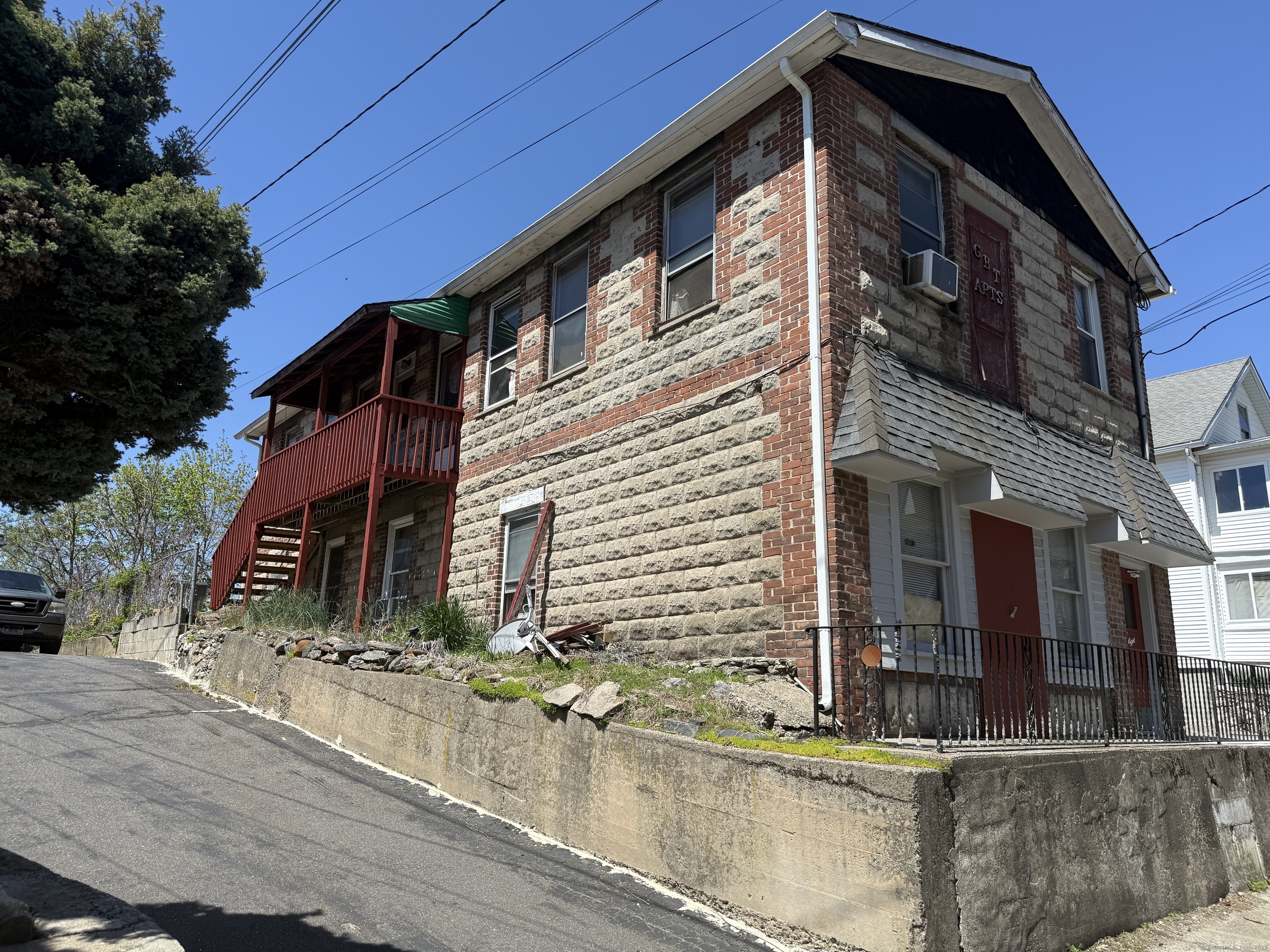 48 High, Naugatuck, Connecticut 06770