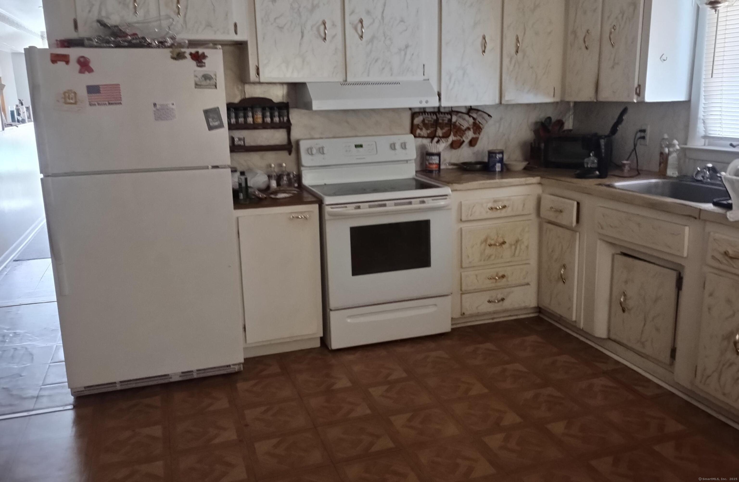 58 Auburn, Stratford, Connecticut 06614
