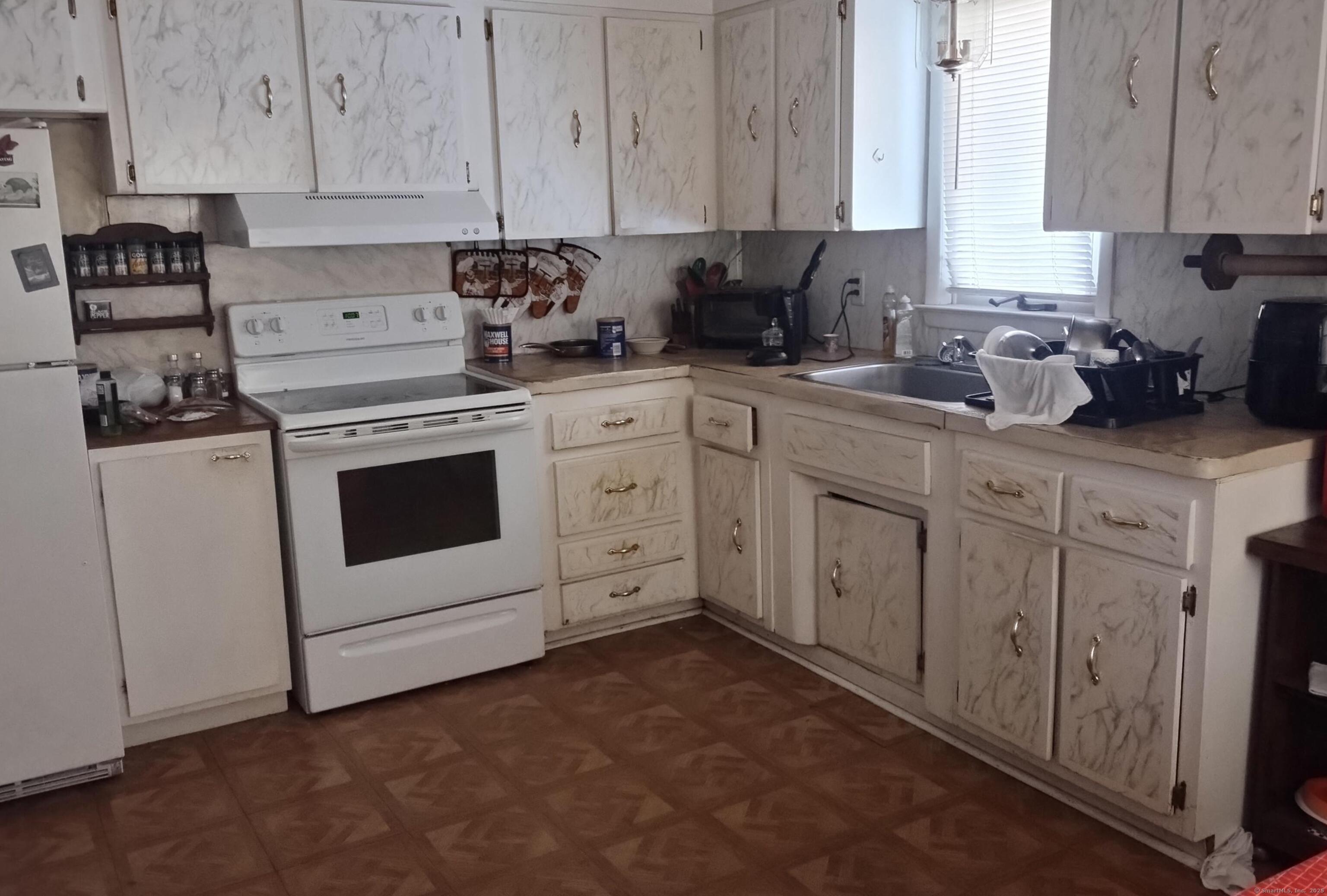 58 Auburn, Stratford, Connecticut 06614