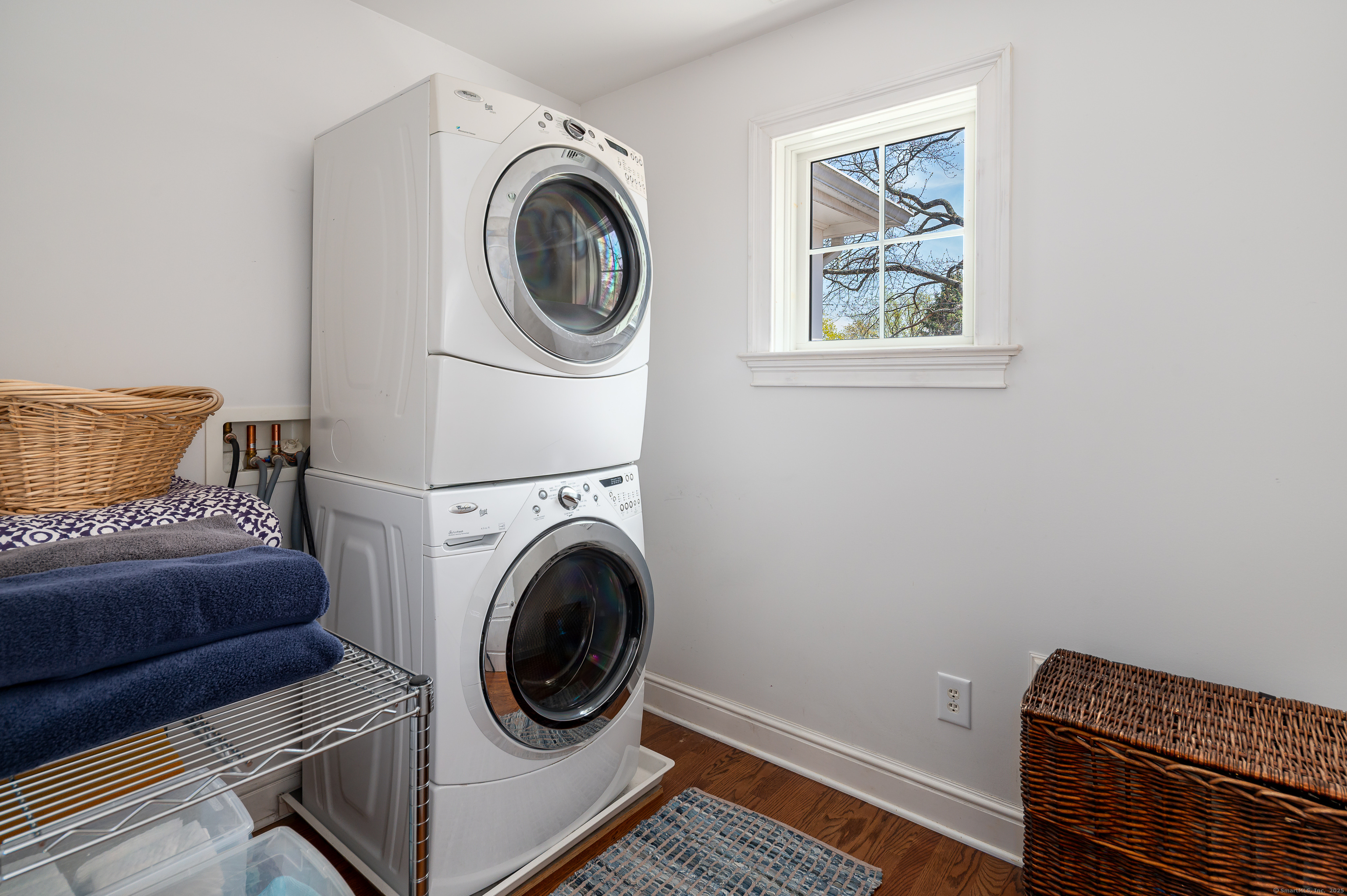2 Lakeview, Greenwich, Connecticut 06878