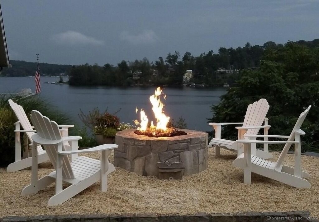 29 Old Neversink, Danbury, Connecticut 06811
