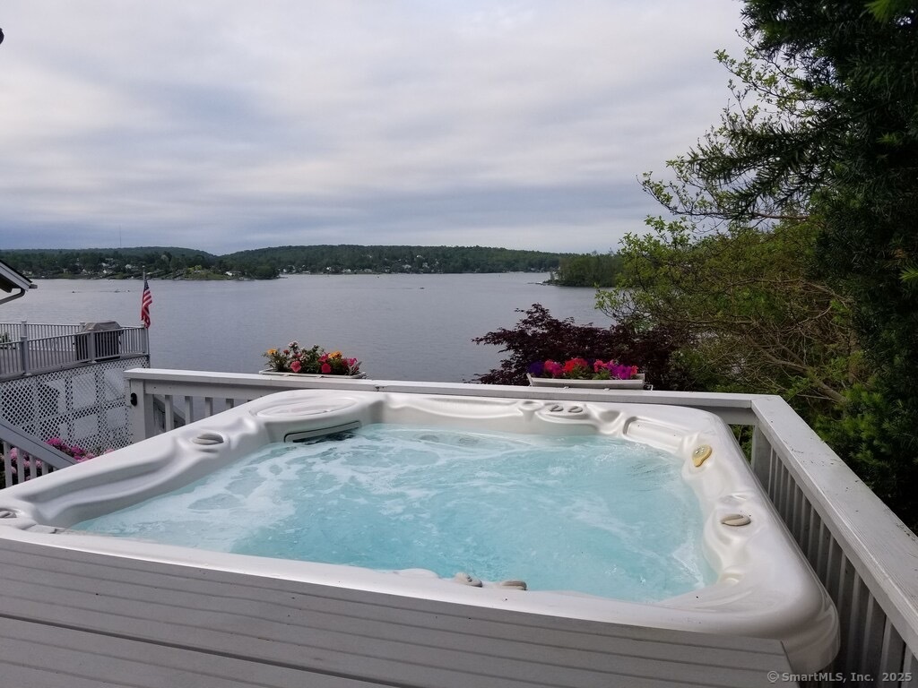 29 Old Neversink, Danbury, Connecticut 06811