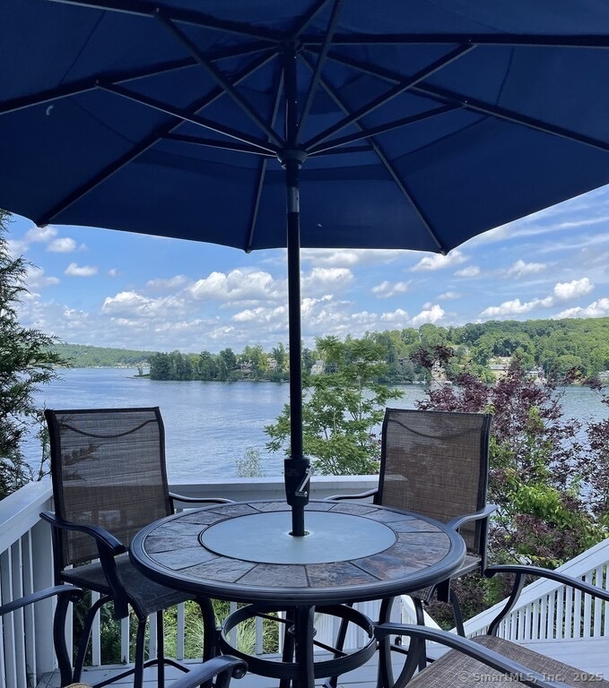 29 Old Neversink, Danbury, Connecticut 06811
