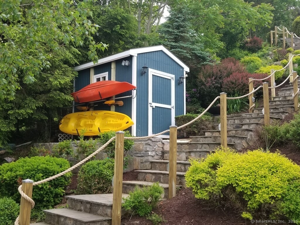 29 Old Neversink, Danbury, Connecticut 06811
