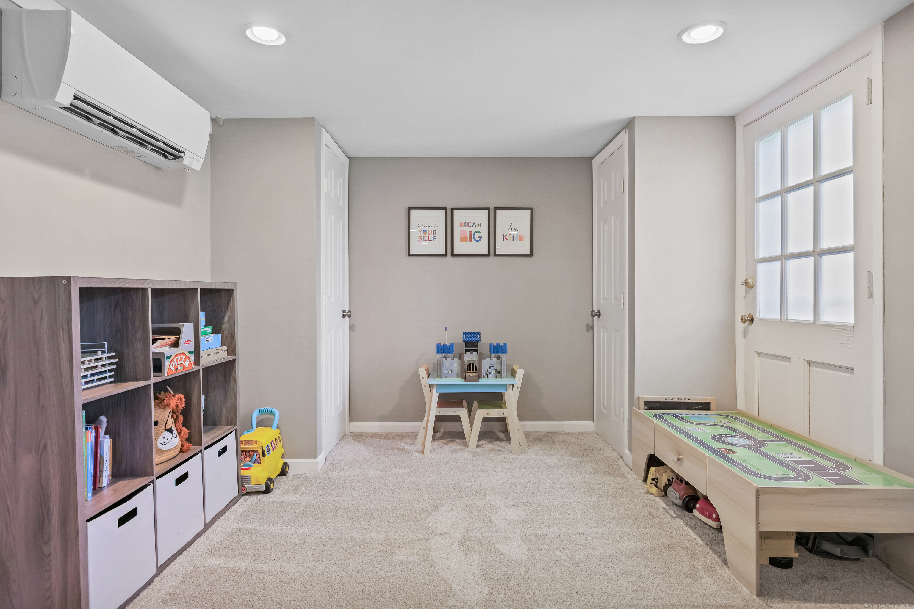 4 Duffys, Darien, Connecticut 06820