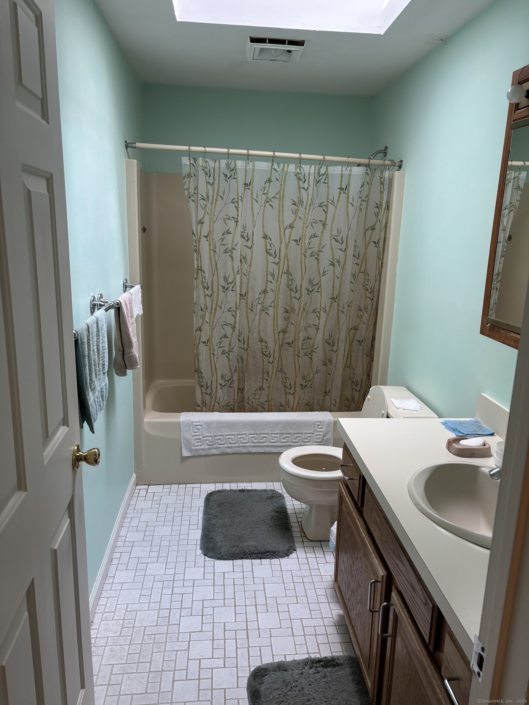 2 Colonial, Shelton, Connecticut 06484