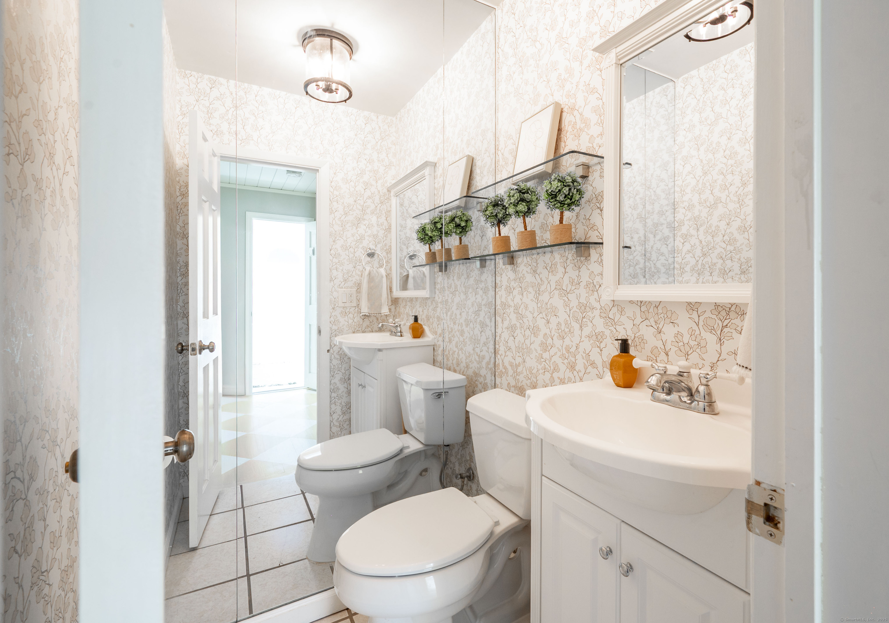 70 Lake Shore, Brookfield, Connecticut 06804