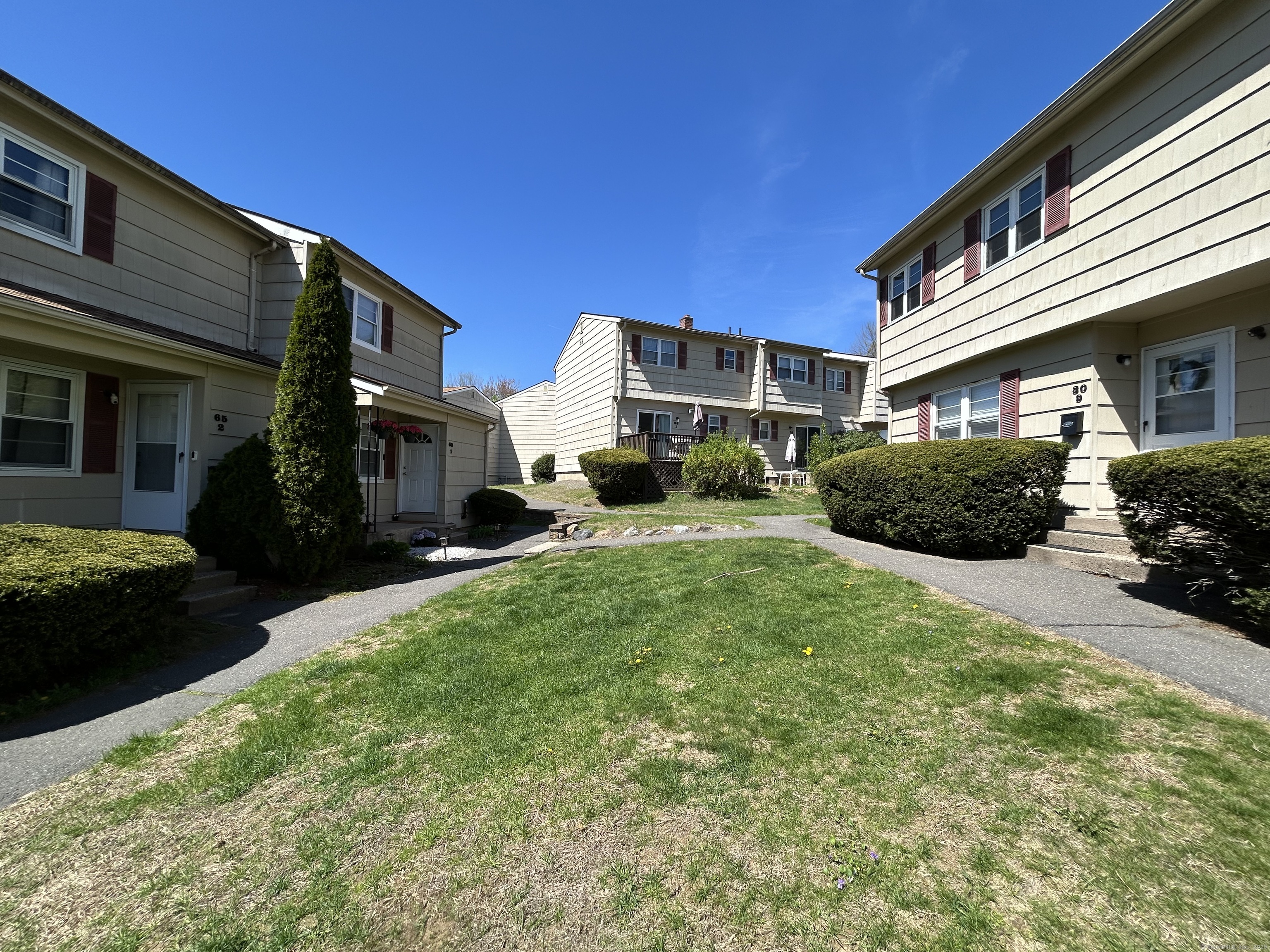 65 Round Tree, Naugatuck, Connecticut 06770