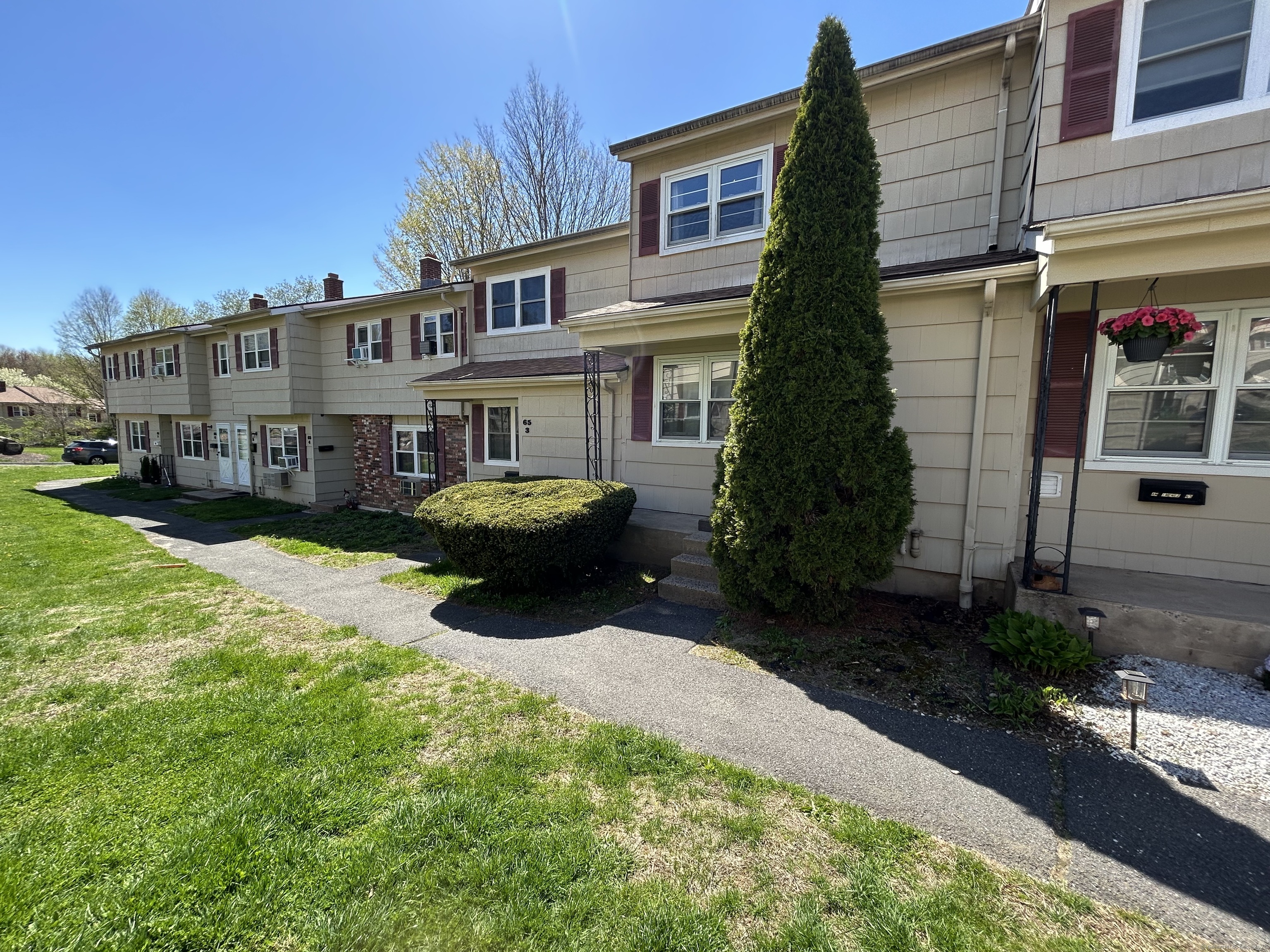 65 Round Tree, Naugatuck, Connecticut 06770