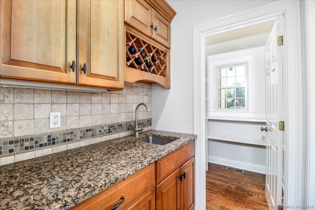 6 Starrs Plain, Danbury, Connecticut 06810
