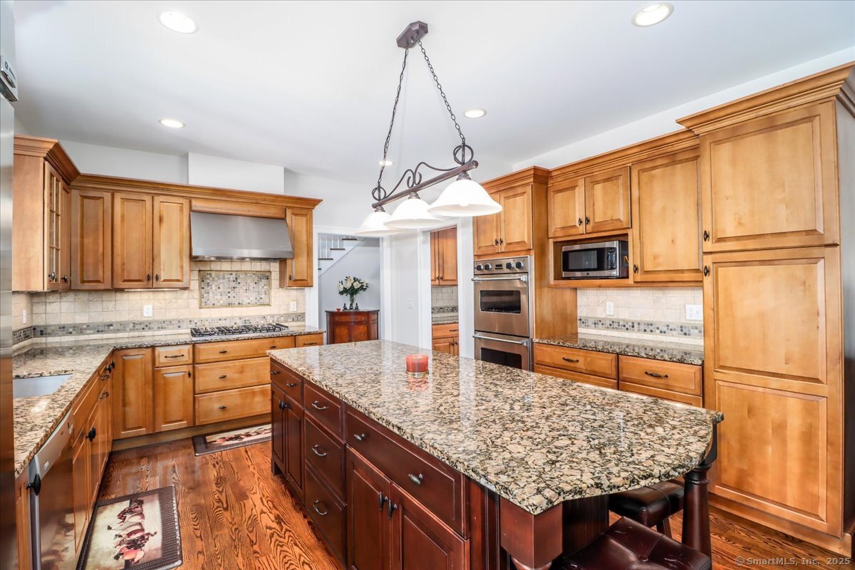 6 Starrs Plain, Danbury, Connecticut 06810