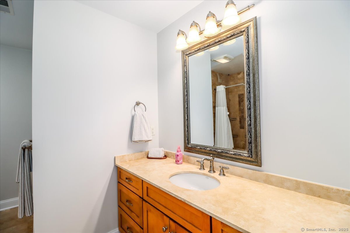 6 Starrs Plain, Danbury, Connecticut 06810