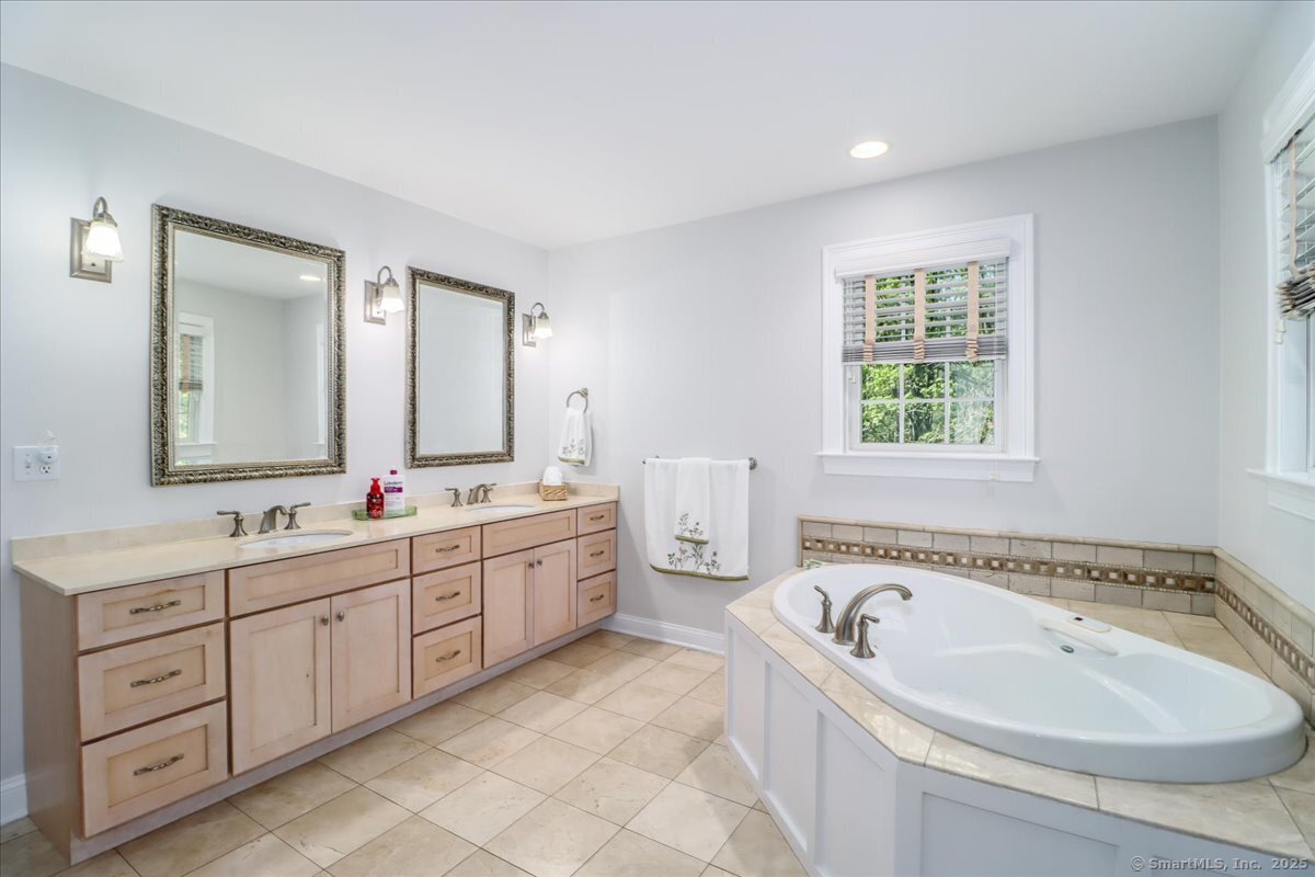 6 Starrs Plain, Danbury, Connecticut 06810