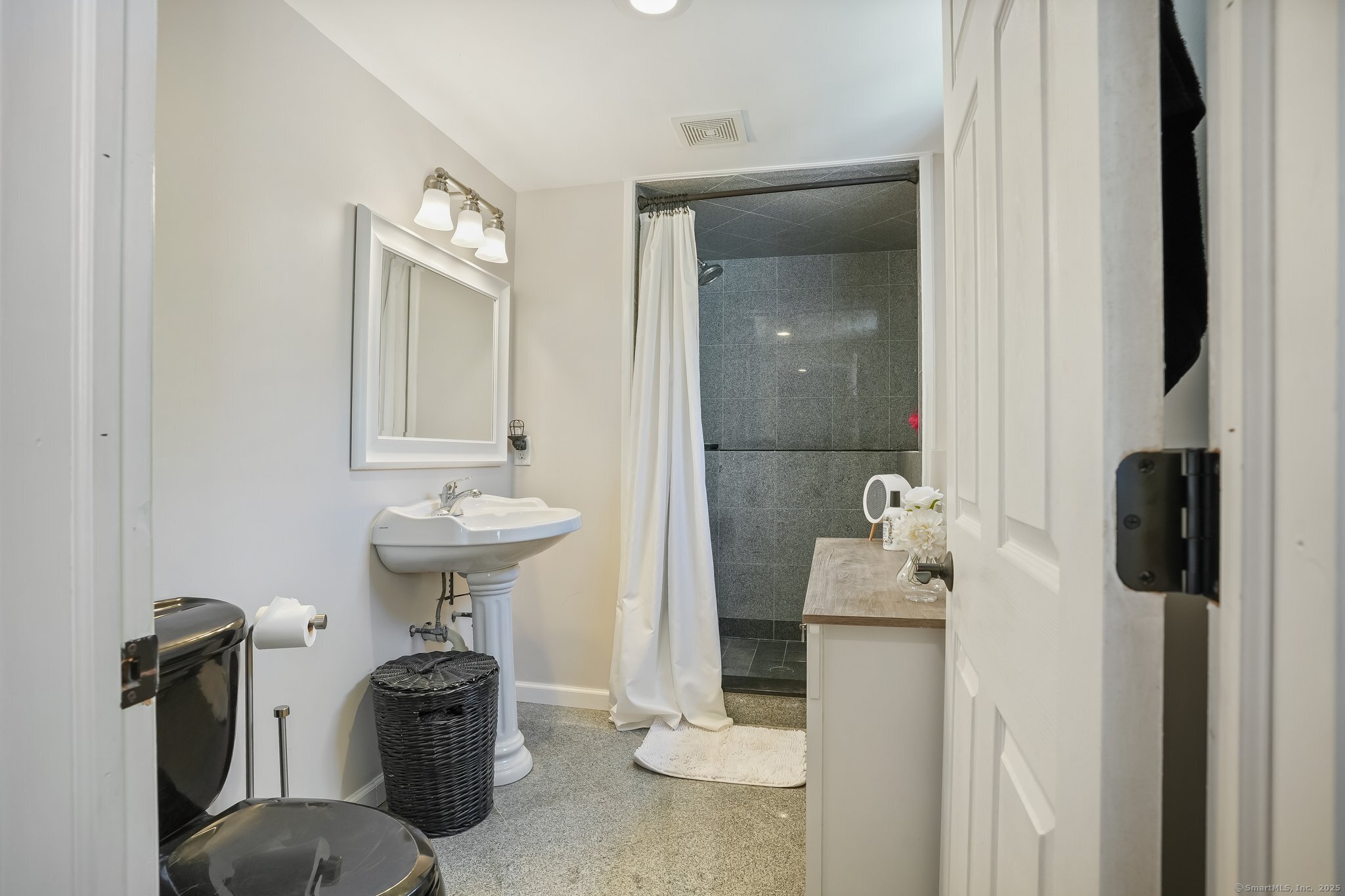 16 Skyline, Danbury, Connecticut 06810