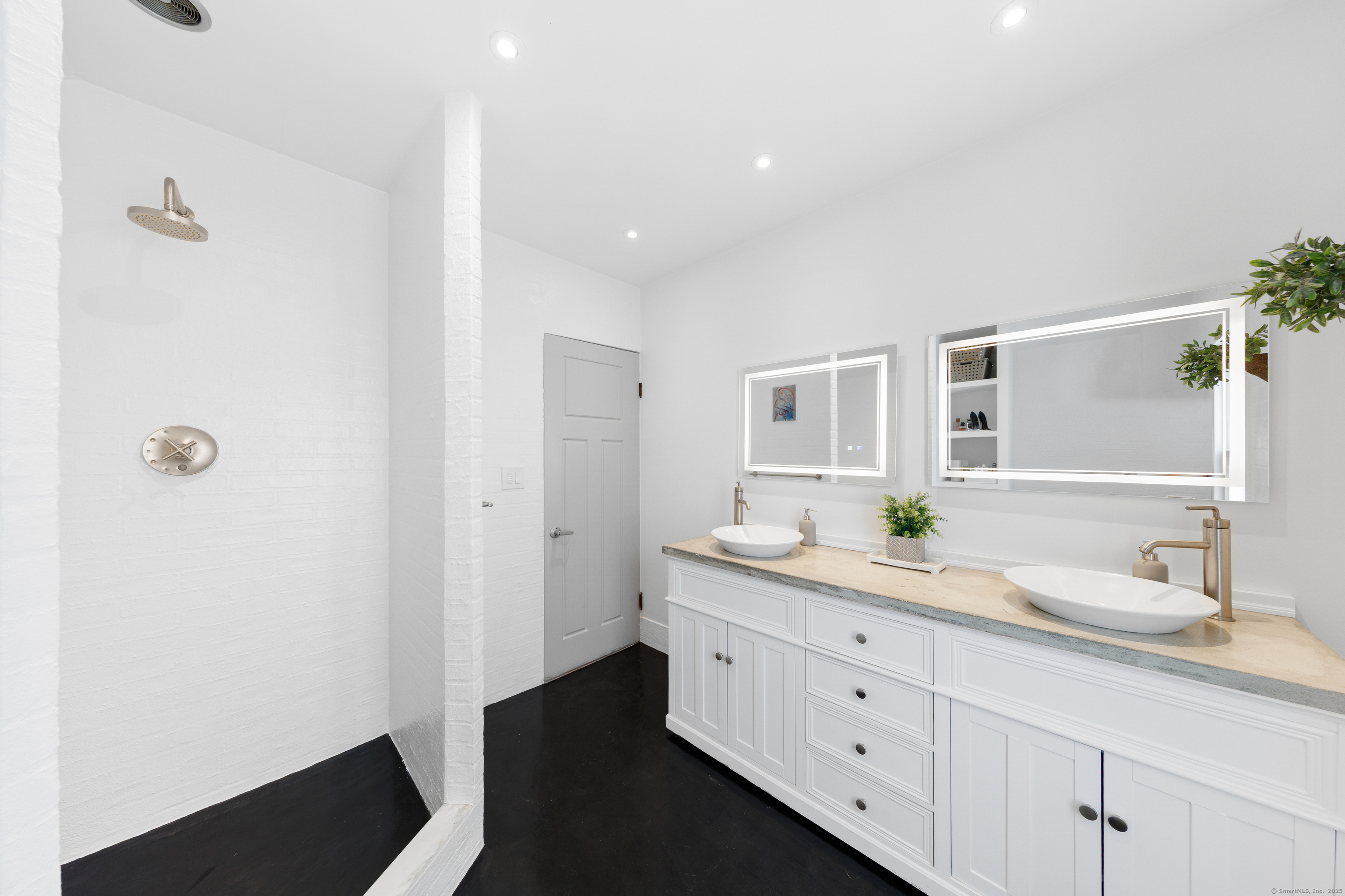 365 West, Darien, Connecticut 06820