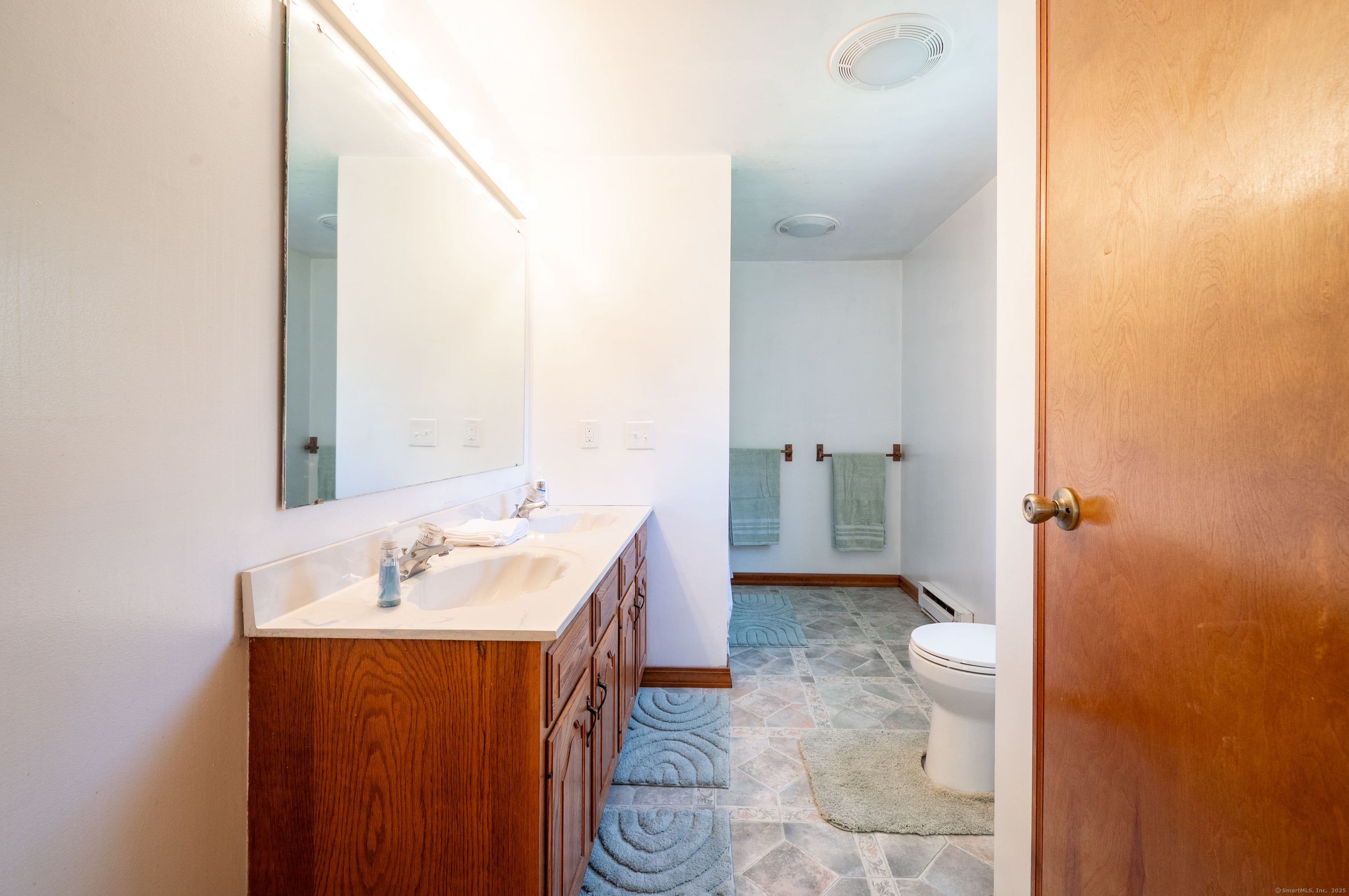 188 Huntingtown, Newtown, Connecticut 06470