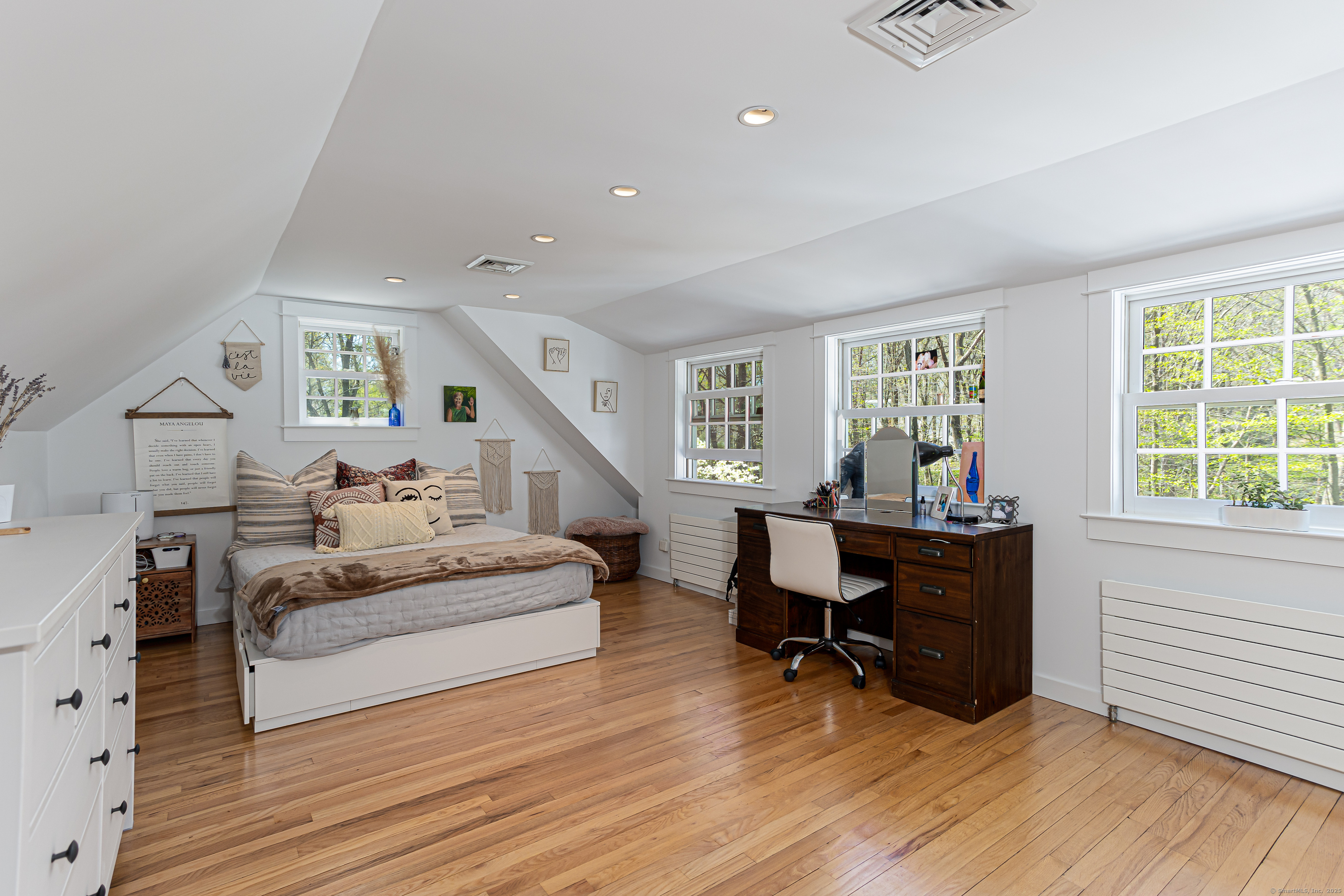 128 Blackwood, Stamford, Connecticut 06903