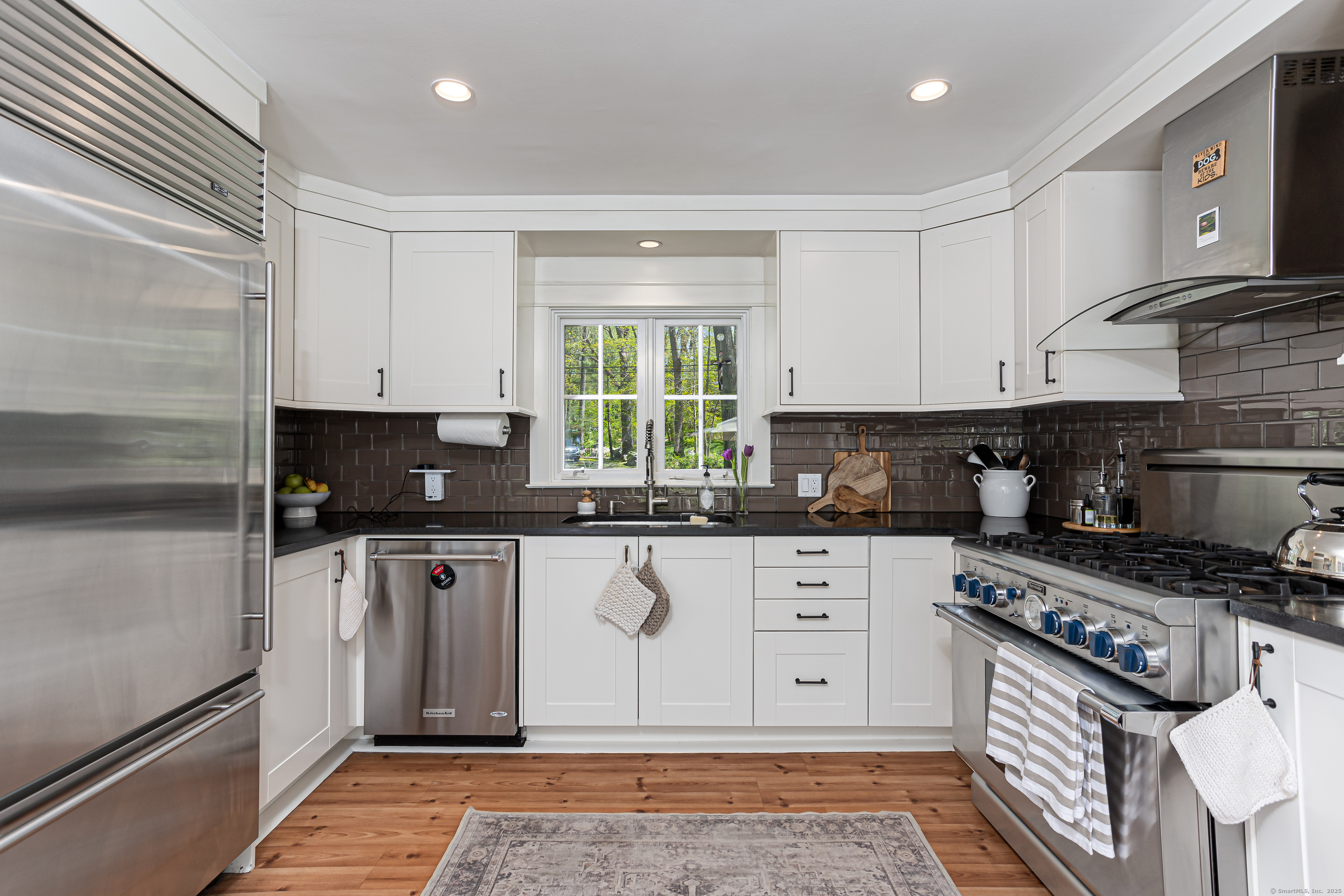 128 Blackwood, Stamford, Connecticut 06903