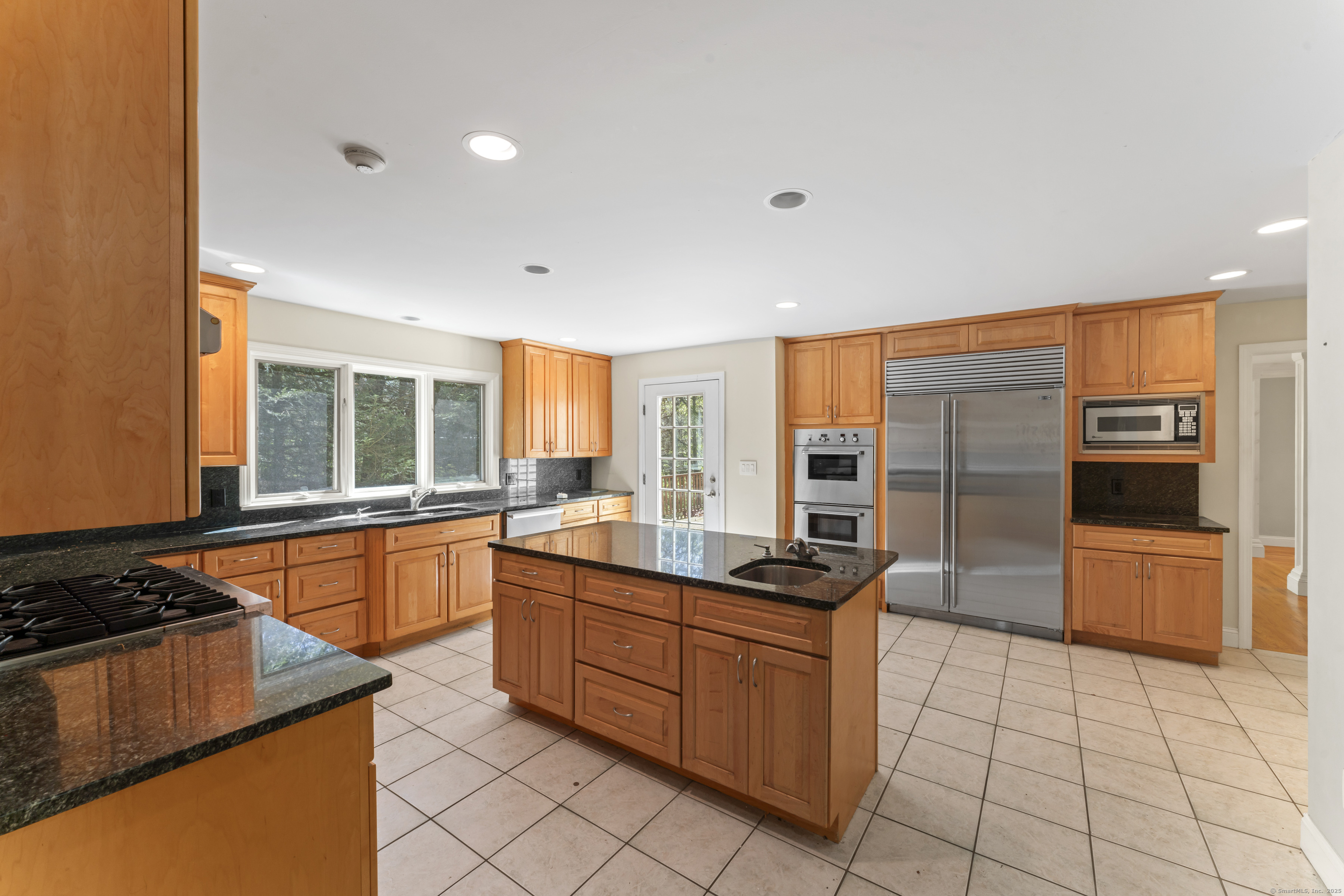 913 Ridgefield, Wilton, Connecticut 06897