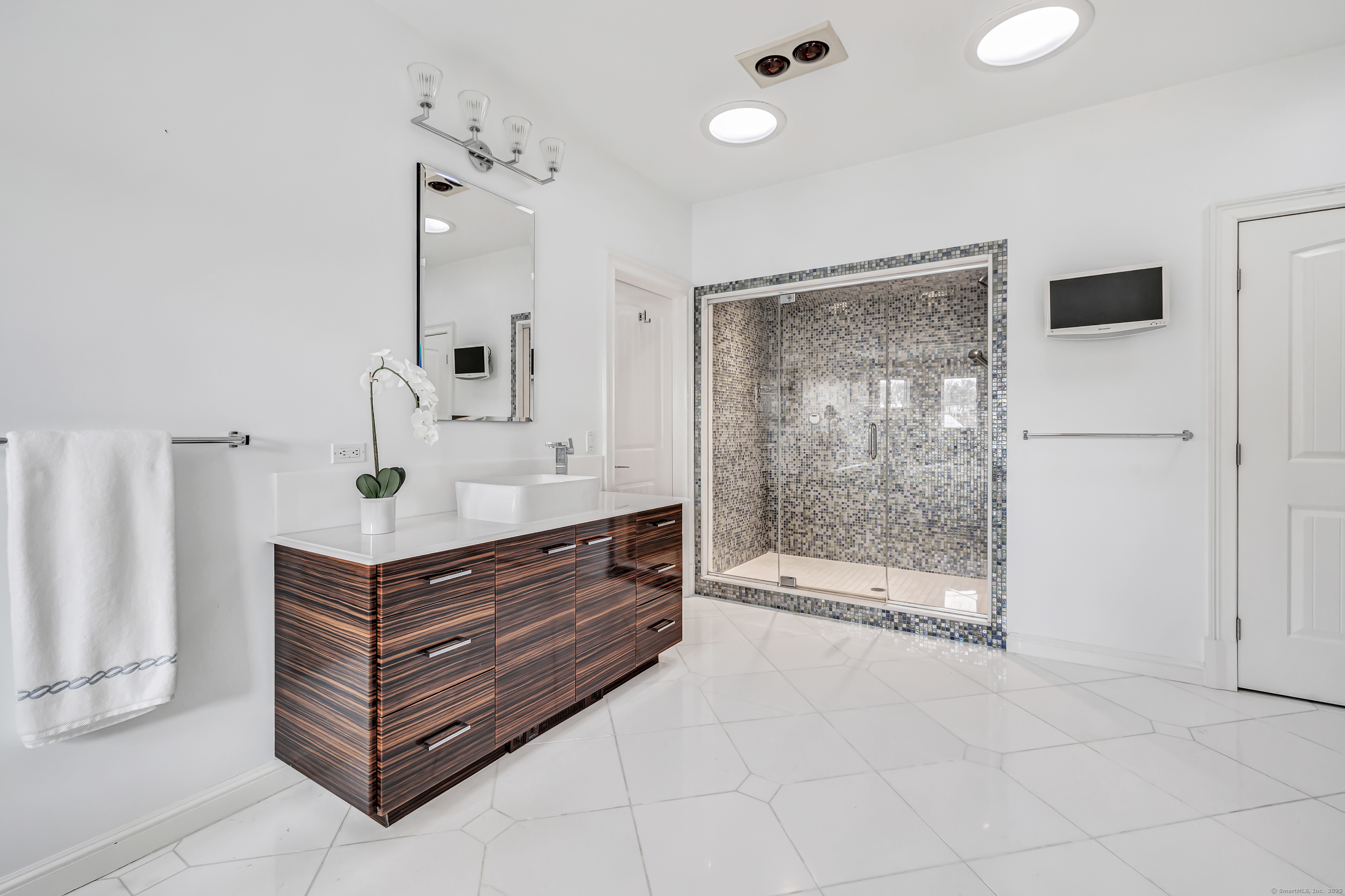 29 Covelee, Norwalk, Connecticut 06855