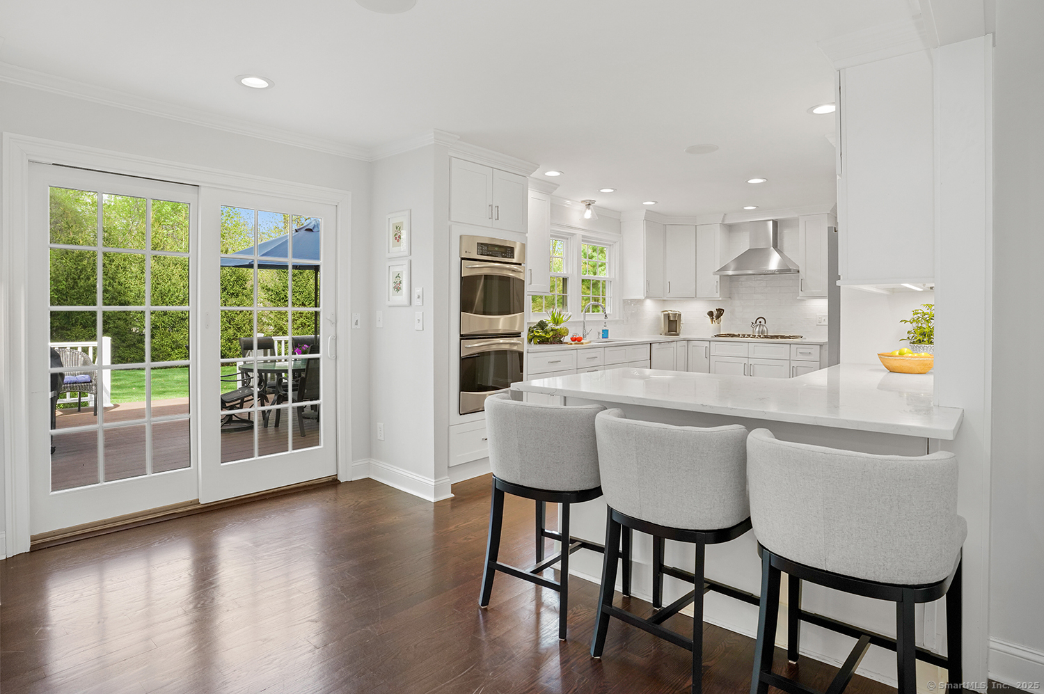 499 Hollydale, Fairfield, Connecticut 06824