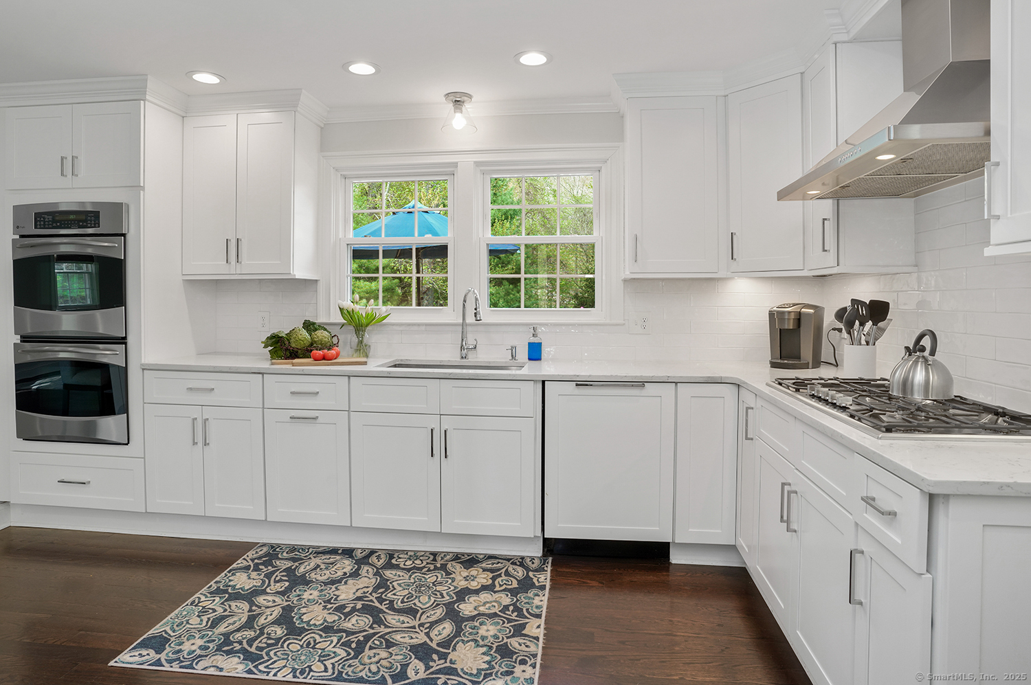 499 Hollydale, Fairfield, Connecticut 06824