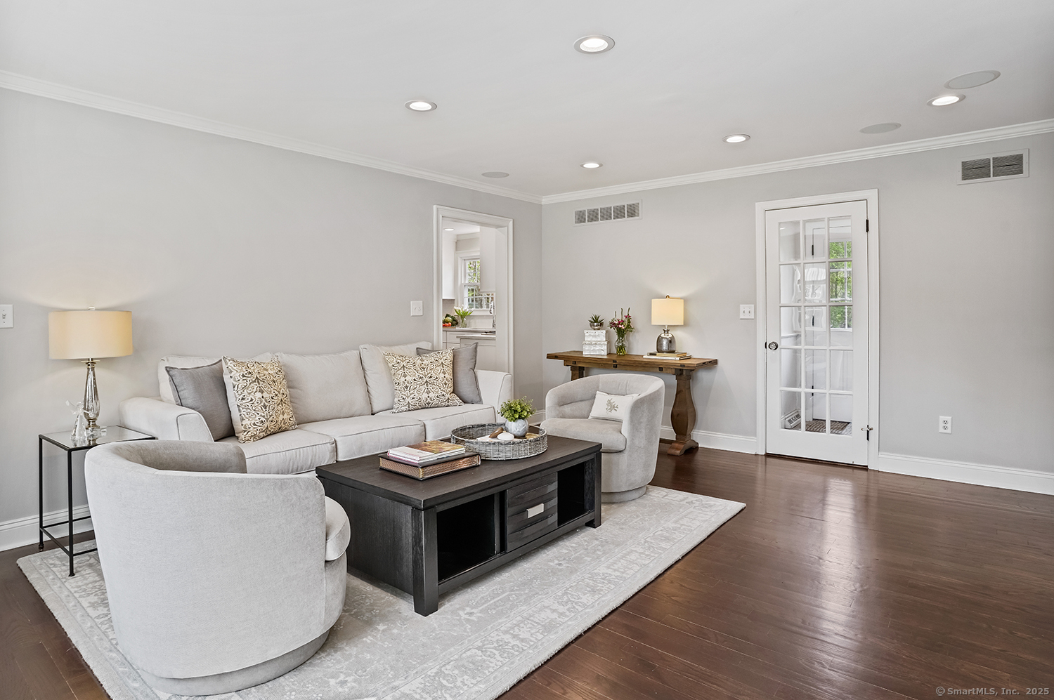 499 Hollydale, Fairfield, Connecticut 06824
