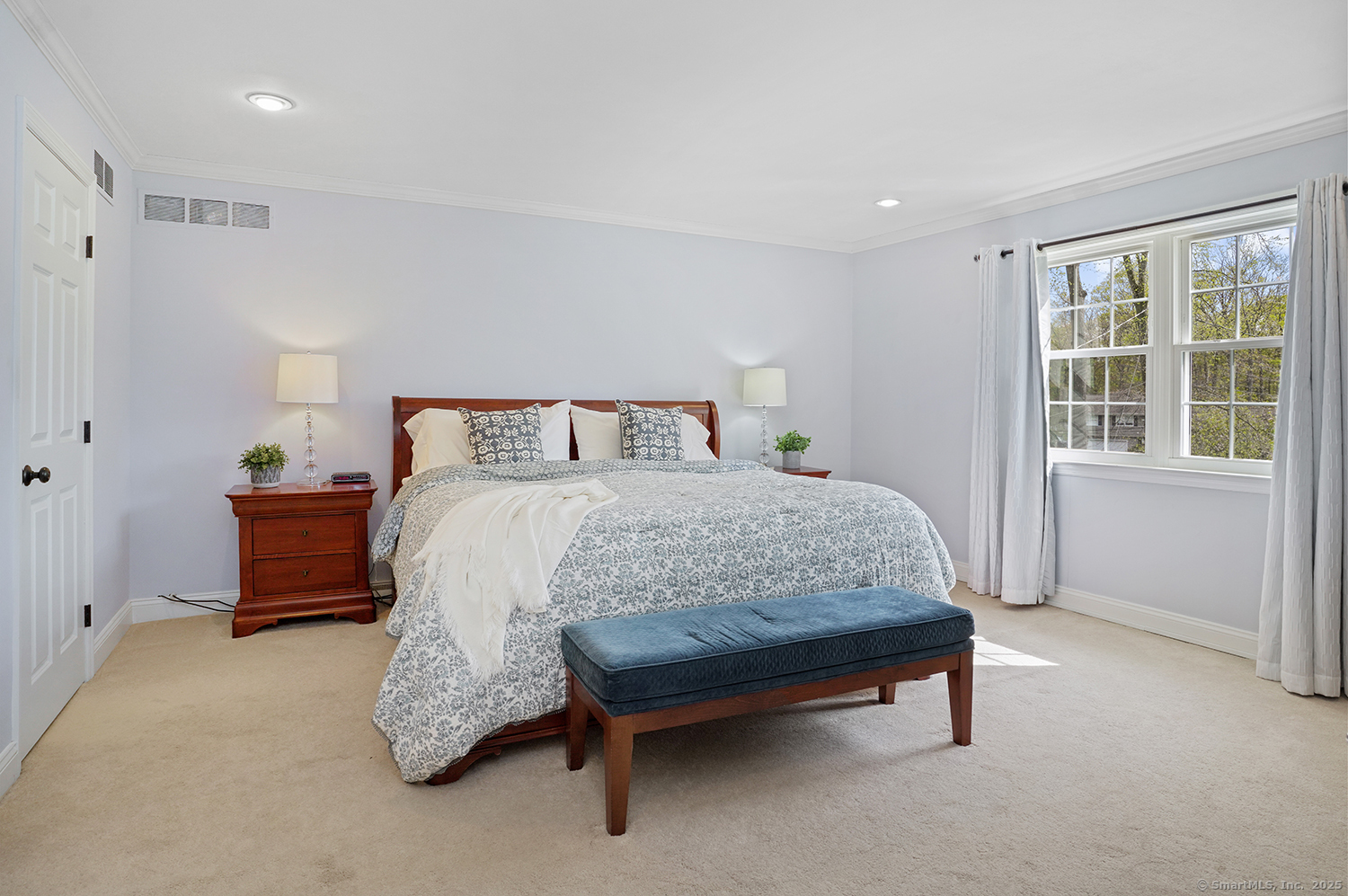 499 Hollydale, Fairfield, Connecticut 06824