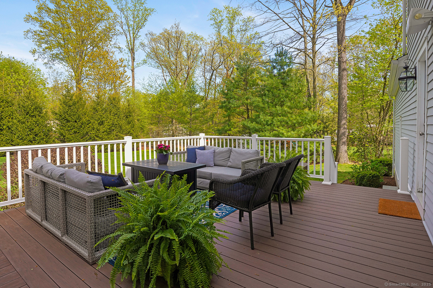 499 Hollydale, Fairfield, Connecticut 06824