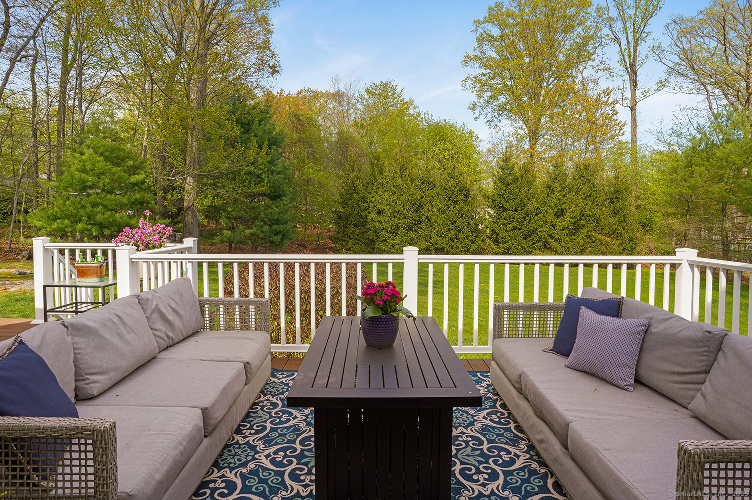 499 Hollydale, Fairfield, Connecticut 06824