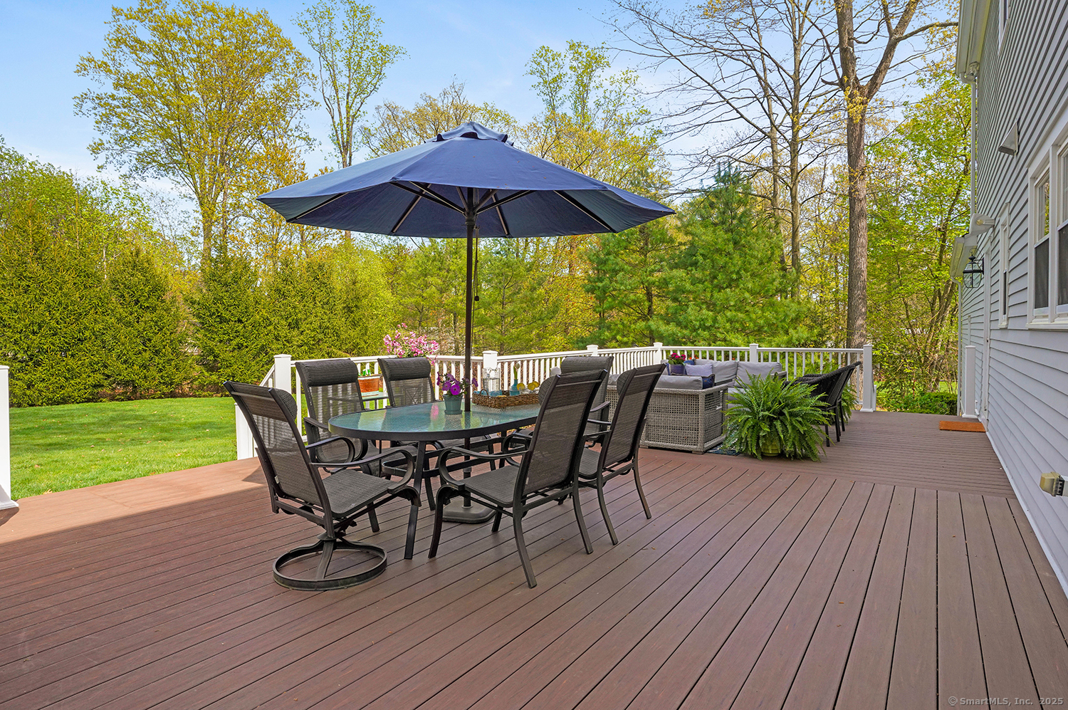 499 Hollydale, Fairfield, Connecticut 06824