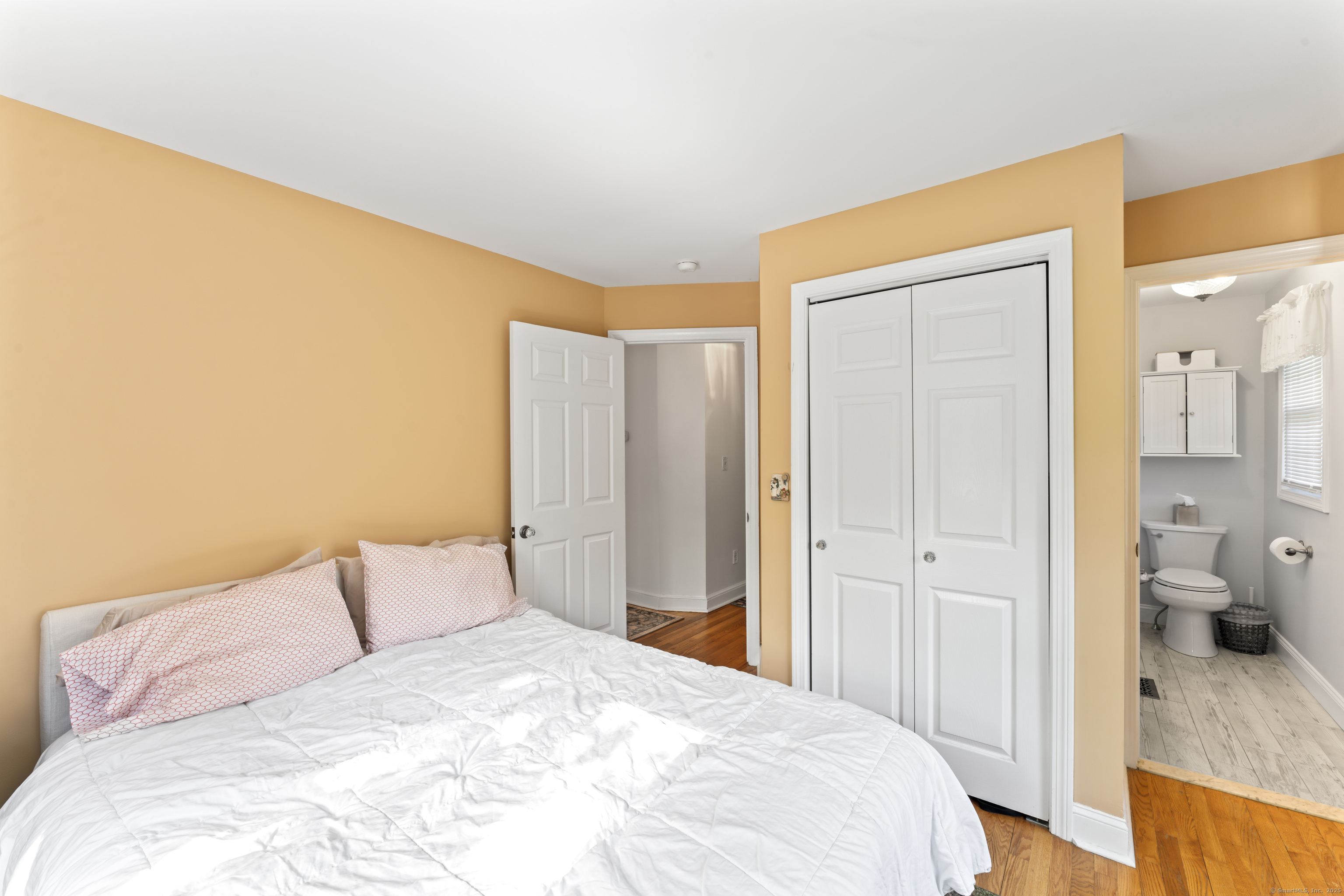 11 Knollwood, Newtown, Connecticut 06470
