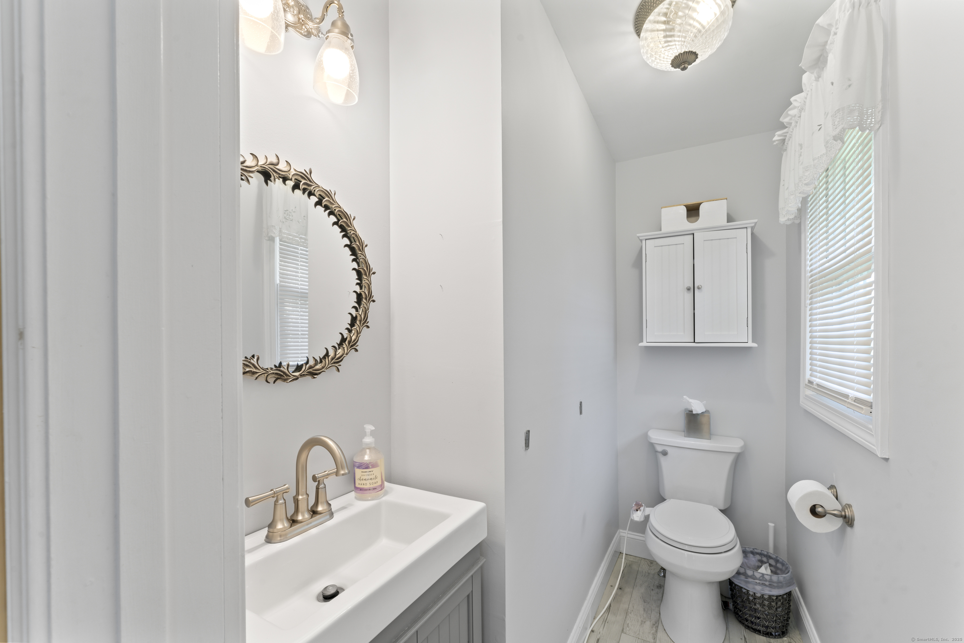 11 Knollwood, Newtown, Connecticut 06470