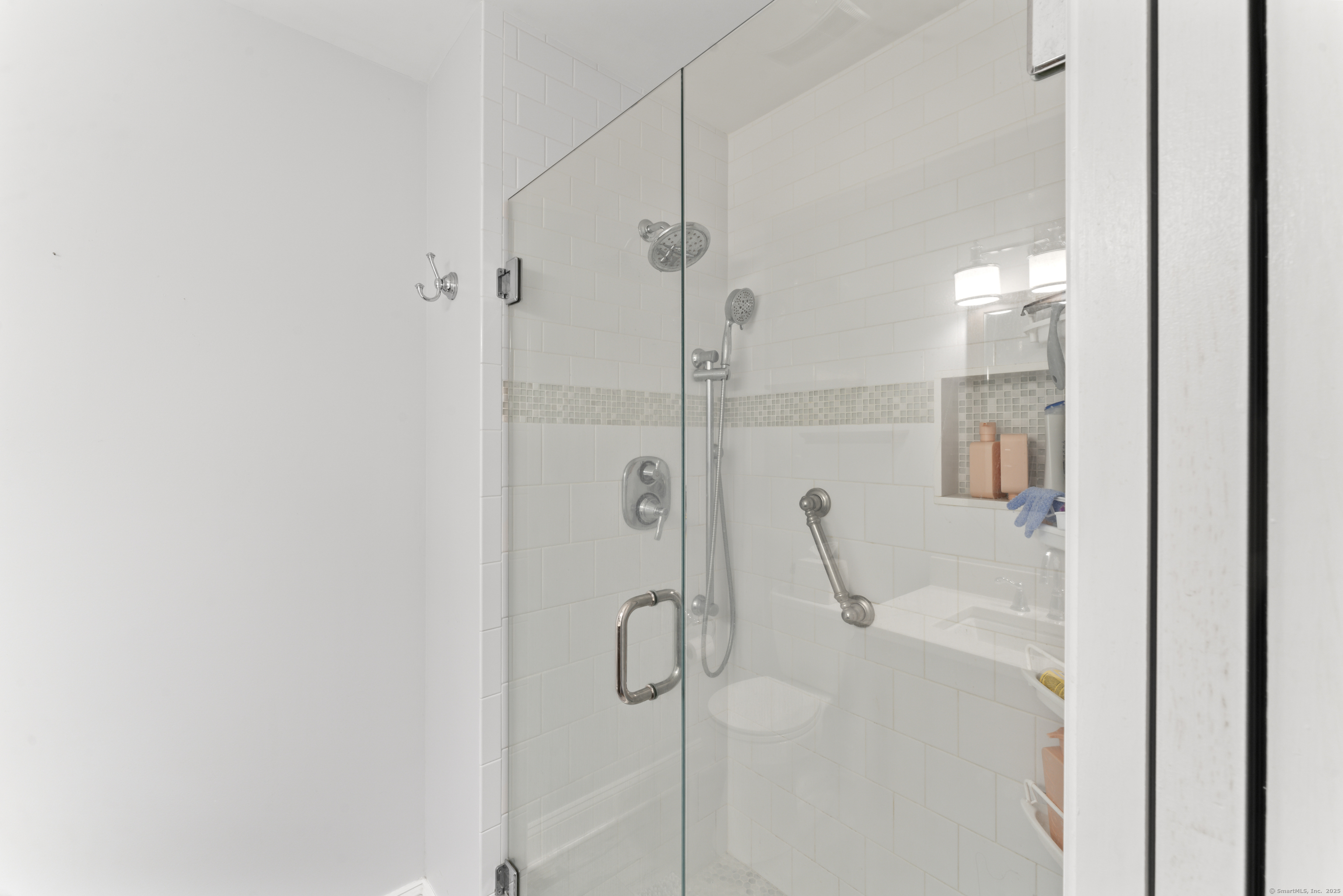 11 Knollwood, Newtown, Connecticut 06470