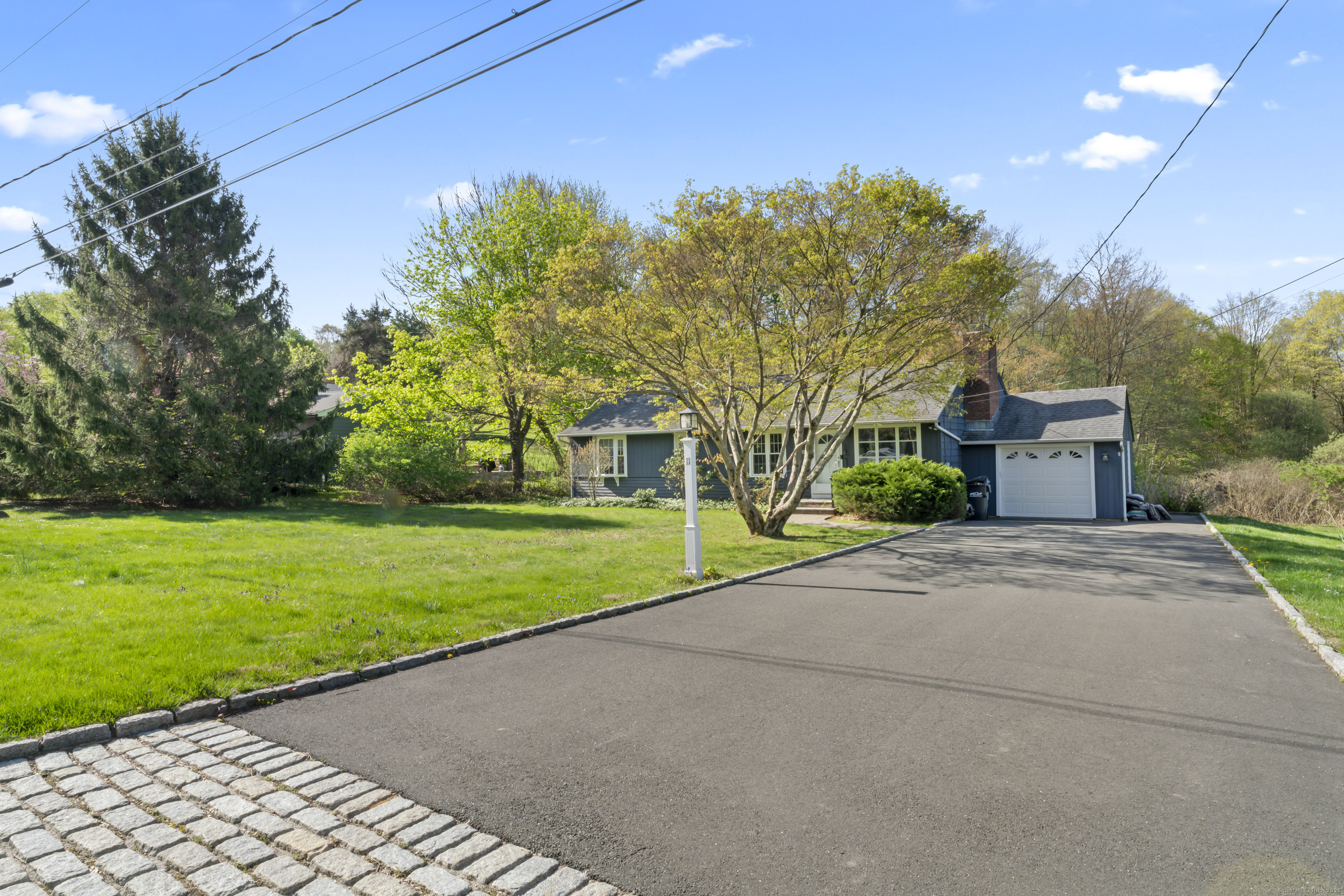 11 Knollwood, Newtown, Connecticut 06470