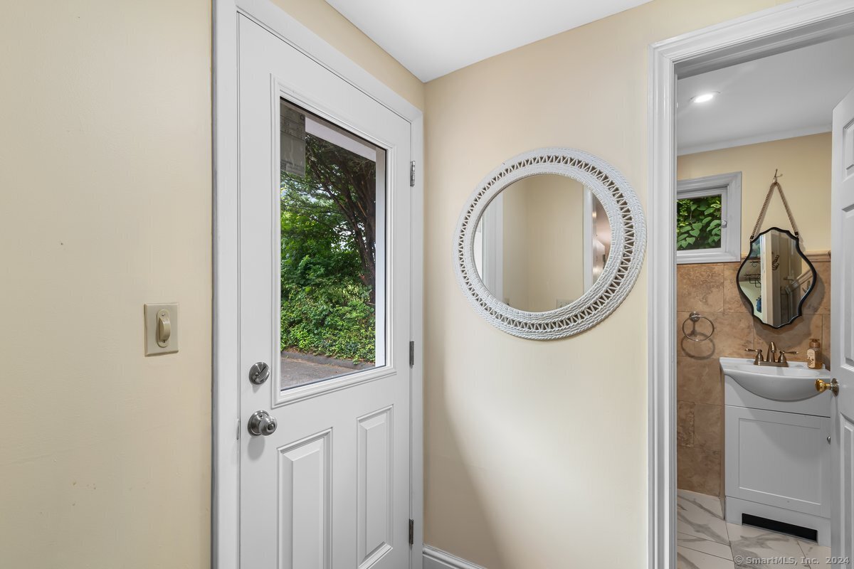 18 Driftway, Danbury, Connecticut 06811
