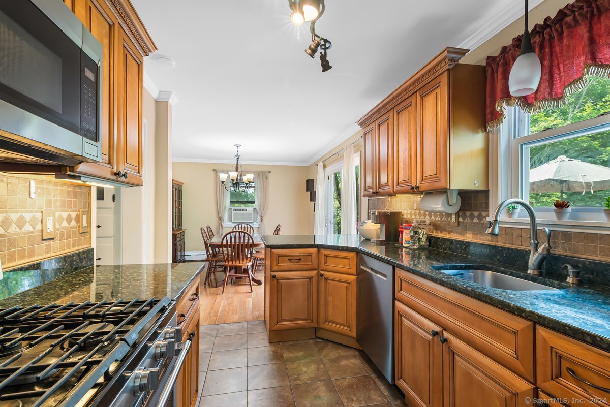 18 Driftway, Danbury, Connecticut 06811