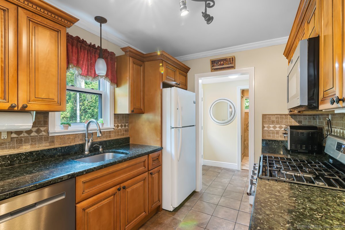 18 Driftway, Danbury, Connecticut 06811