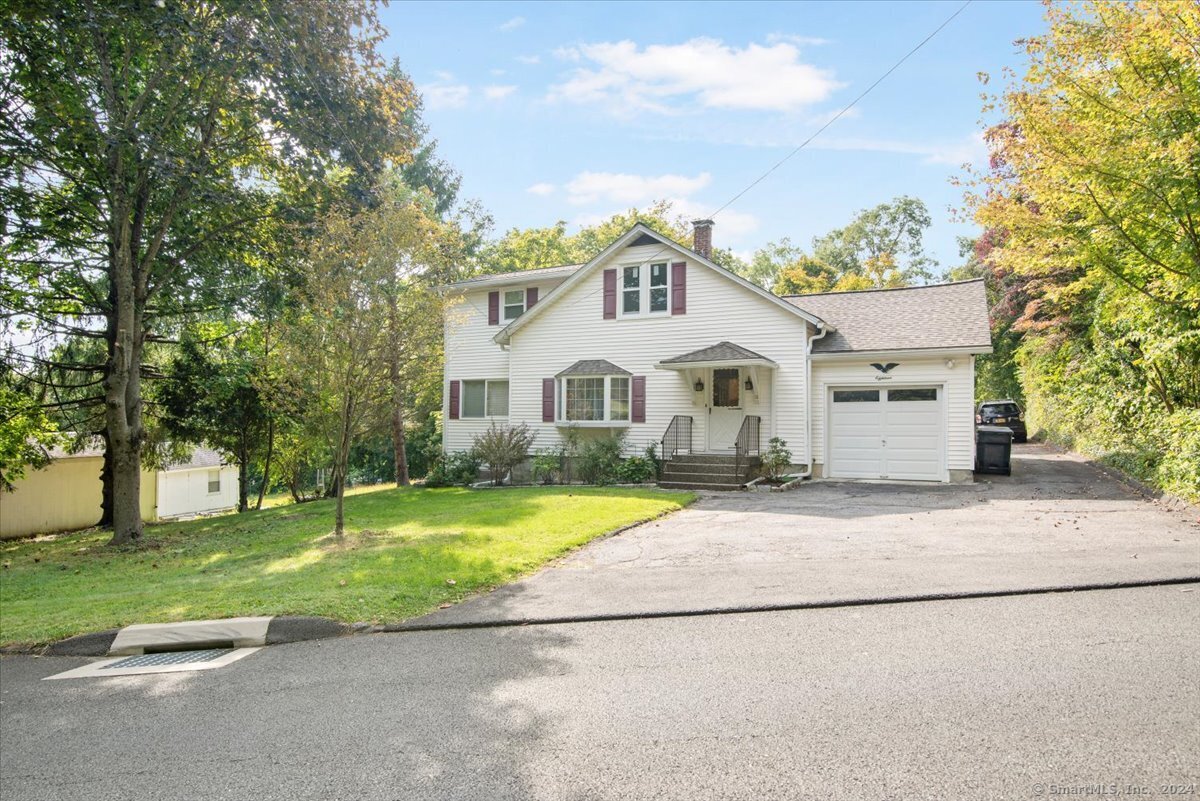 18 Driftway, Danbury, Connecticut 06811