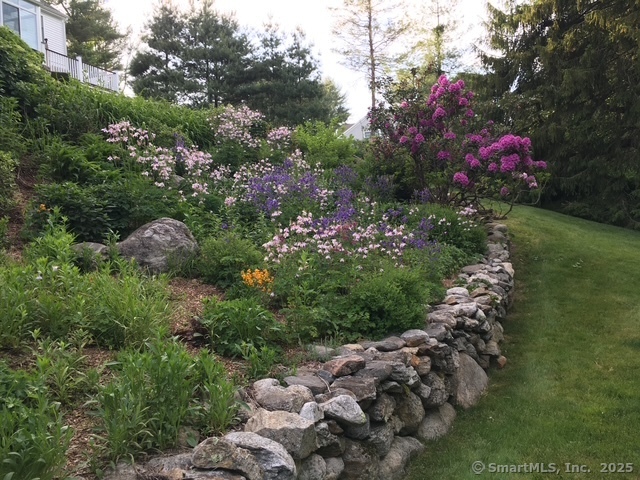 4 Hedgerow, Weston, Connecticut 06883