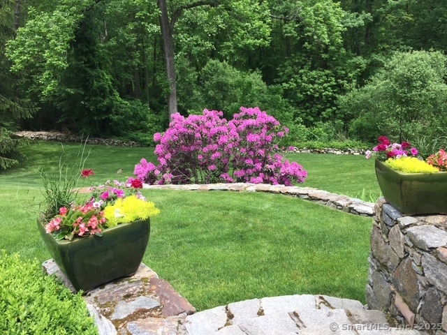 4 Hedgerow, Weston, Connecticut 06883