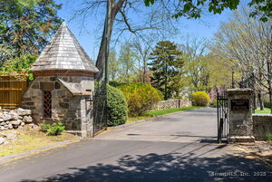 Homes for sale in Stamford, CT | 86 Wallacks Dr, Stamford, CT 06902 | MLS# 24090362