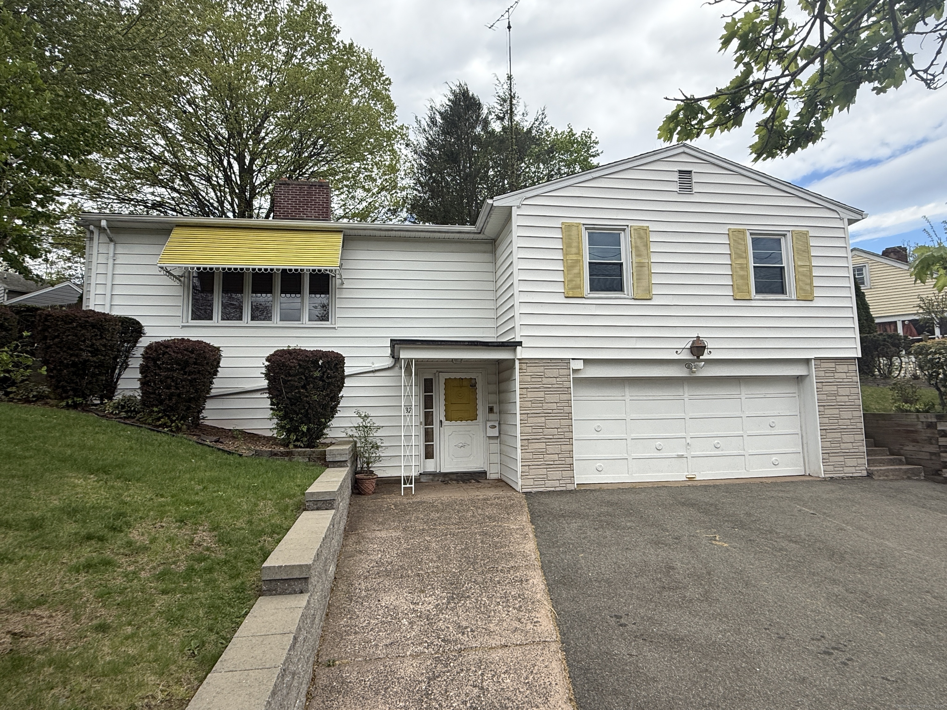 32 Lawncrest, New Haven, Connecticut 06515